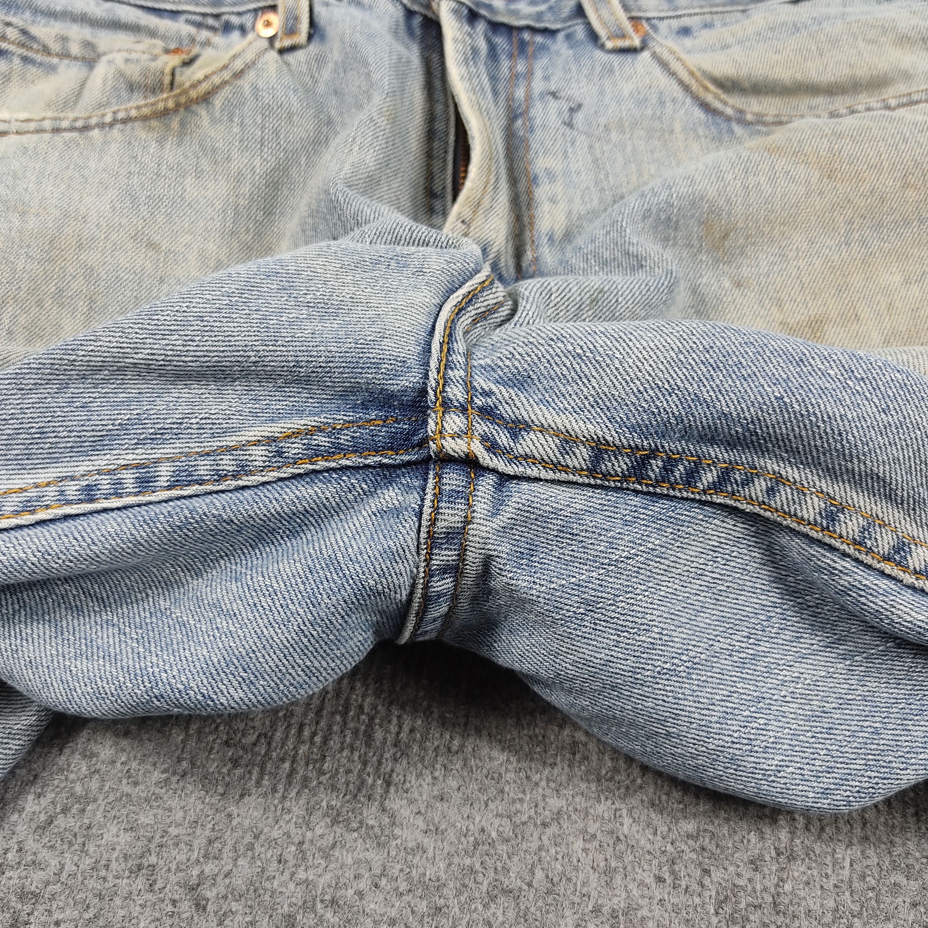 Levi's × Vintage Vintage Levis Jeans Blue Light Wash Regular Fit L588 Size US 32 / EU 48 - 10 Thumbnail