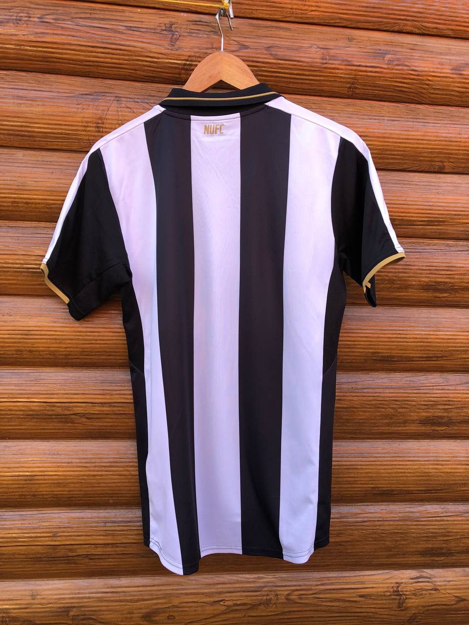 Puma NEWCASTLE UNITED FOOTBALL SHIRT SOCCER JERSEY CAMISETA PUMA Size US S / EU 44-46 / 1 - 3 Thumbnail