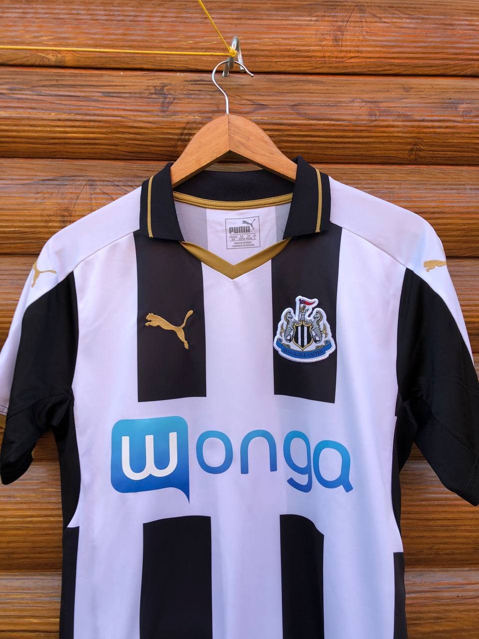 Puma NEWCASTLE UNITED FOOTBALL SHIRT SOCCER JERSEY CAMISETA PUMA Size US S / EU 44-46 / 1 - 2 Thumbnail