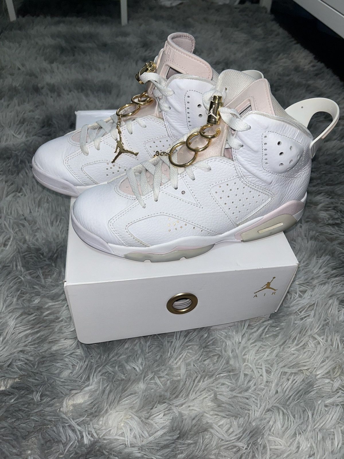 Jordan Brand Jordan 6 Gold Hoops Sz 7.5 W Size US 7.5 / IT 37.5 - 2 Thumbnail