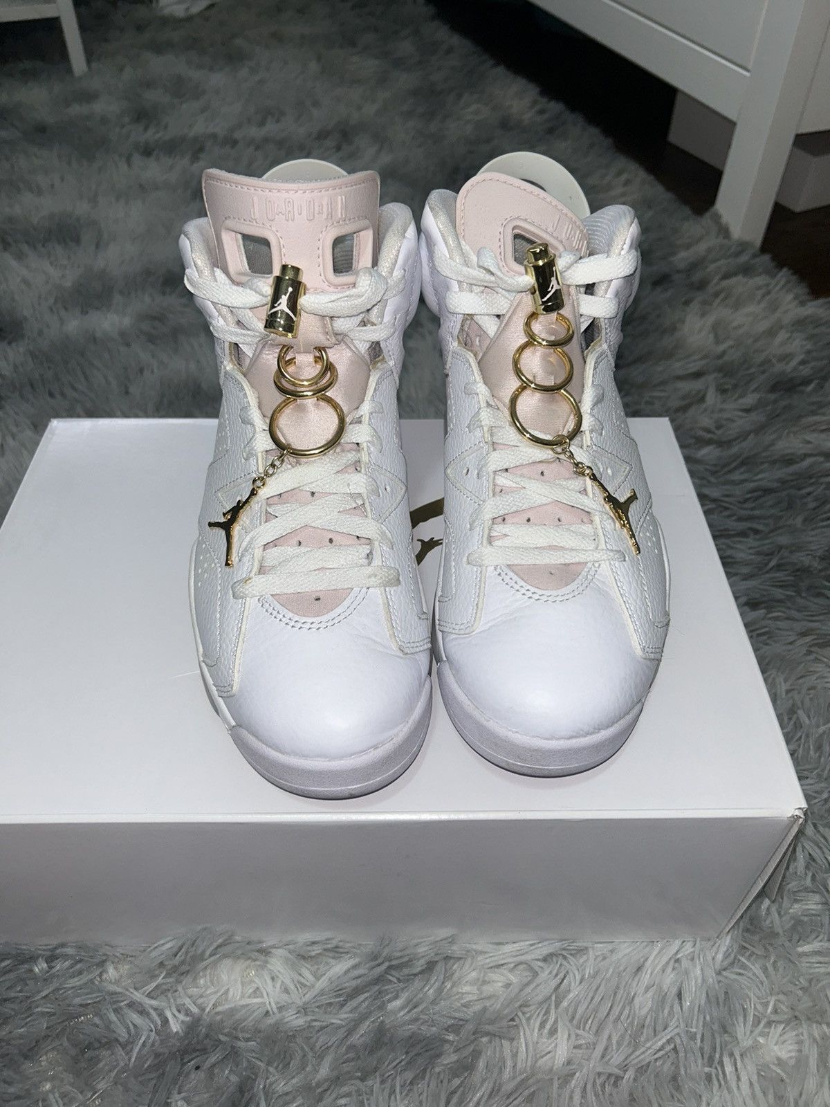 Jordan Brand Jordan 6 Gold Hoops Sz 7.5 W Size US 7.5 / IT 37.5 - 3 Thumbnail