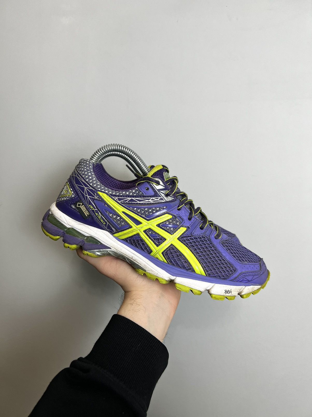 Asics Asics GT-1000 37.5EU Gore-Tex Woman Sport Sneakers 00s Hype Size US 5.5 / EU 38 - 1 Thumbnail