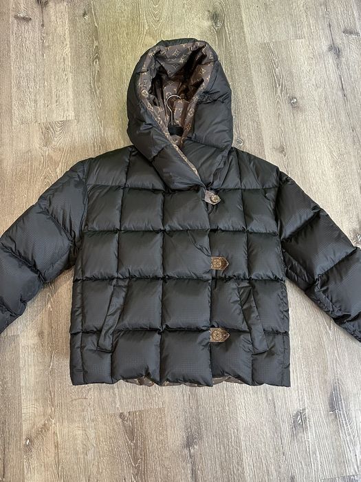 Louis Vuitton Reversible Quilted Hooded Jacket Vanilla. Size 36