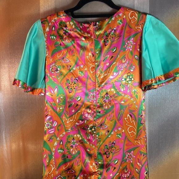 Vintage 1970’s orange, green & pink satin long dress. 51” length. 32 Size XS / US 0-2 / IT 36-38 - 4 Thumbnail