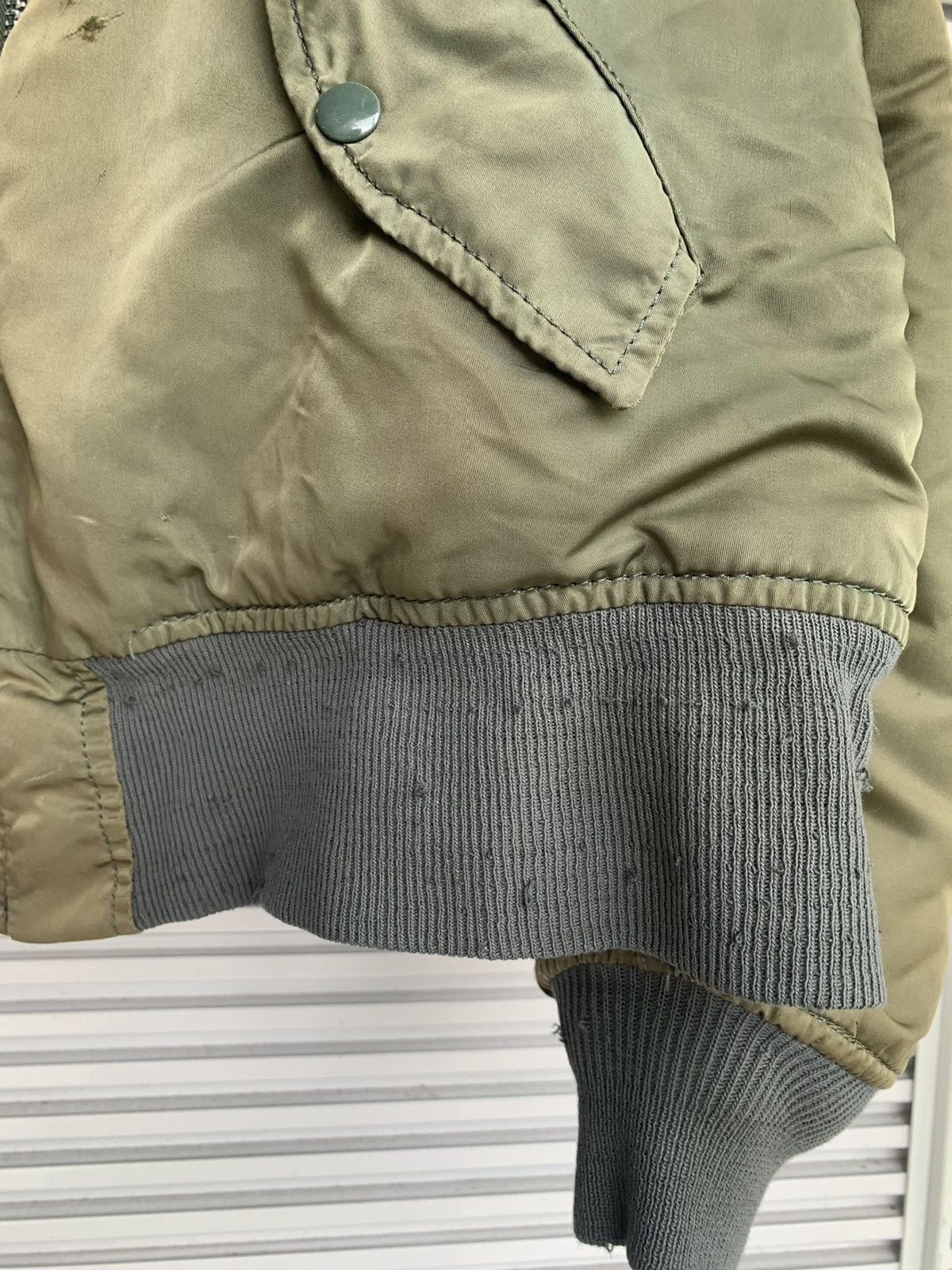 Alpha Industries × Vintage Vintage Trash Alpha Industries Military Bomber Jacket Bullet Size US L / EU 52-54 / 3 - 5 Thumbnail