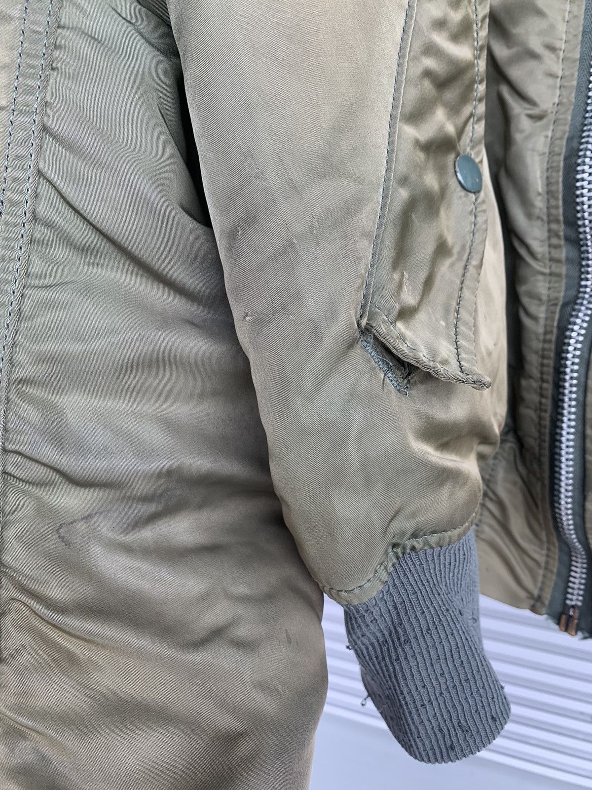 Alpha Industries × Vintage Vintage Trash Alpha Industries Military Bomber Jacket Bullet Size US L / EU 52-54 / 3 - 7 Thumbnail
