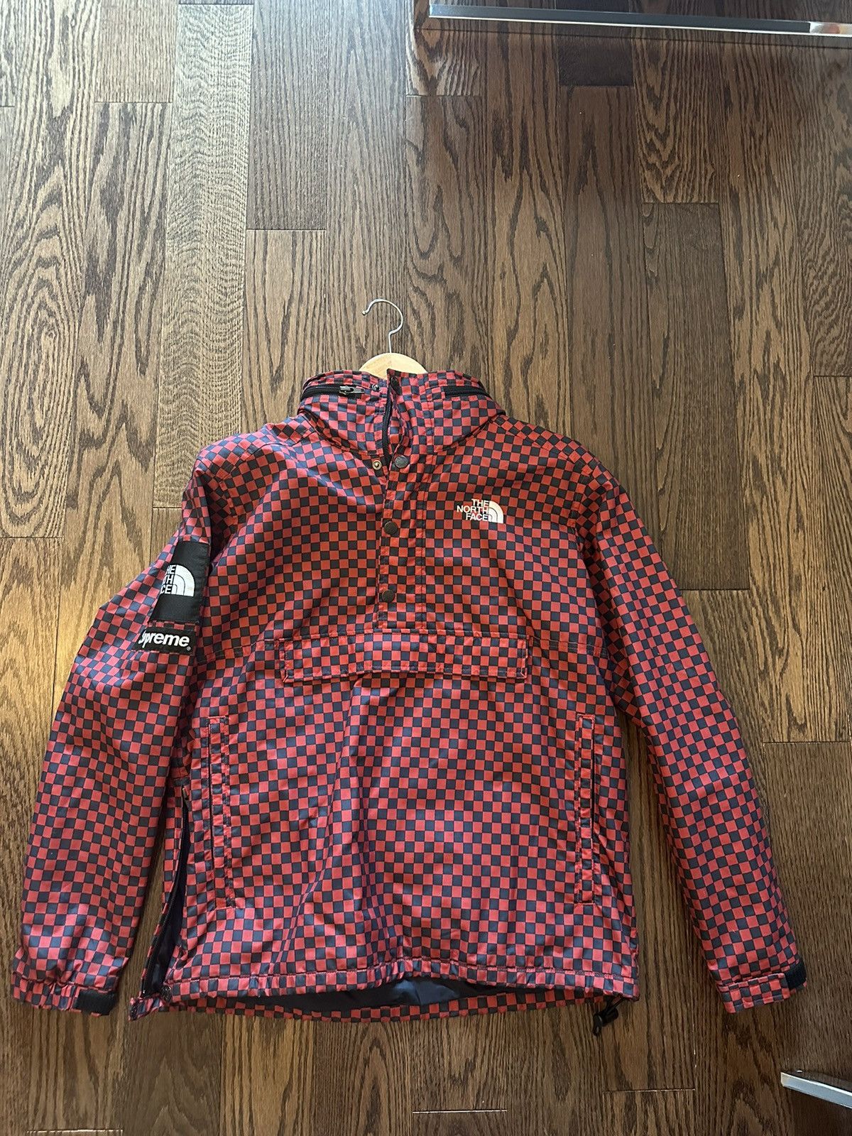 Supreme north outlet face checkered