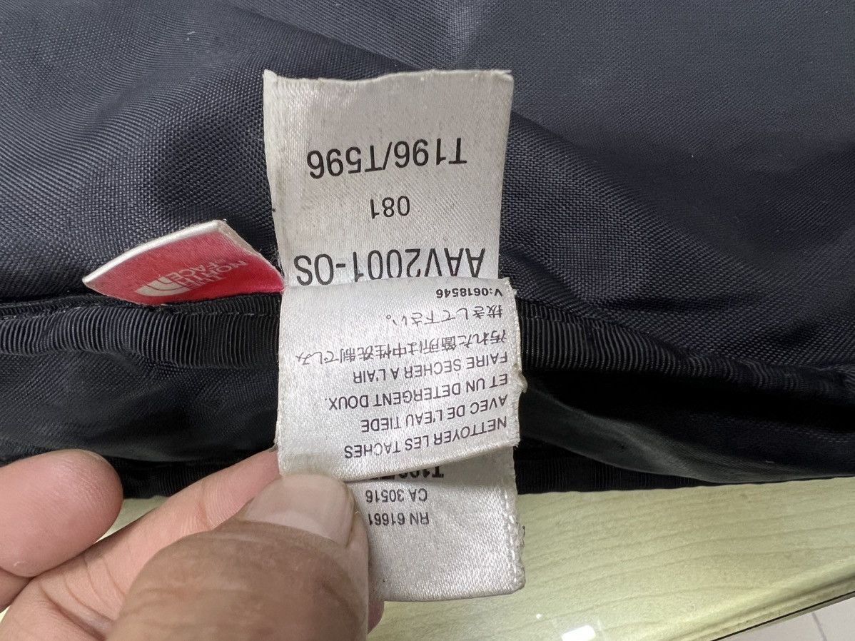 The North Face × Vintage Y2K THE NORTH FACE CROSSBODY SLING BAG Size ONE SIZE - 17 Thumbnail