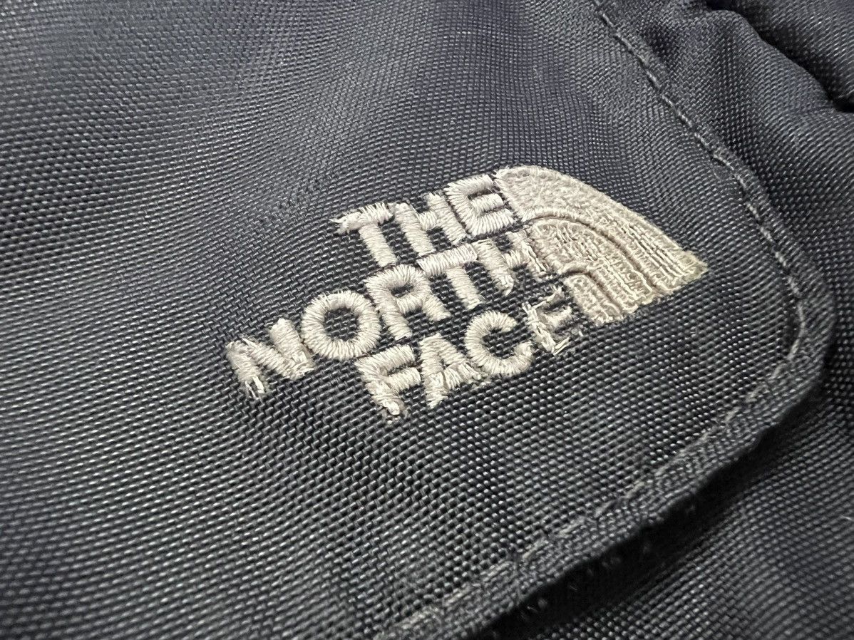 The North Face × Vintage Y2K THE NORTH FACE CROSSBODY SLING BAG Size ONE SIZE - 8 Thumbnail