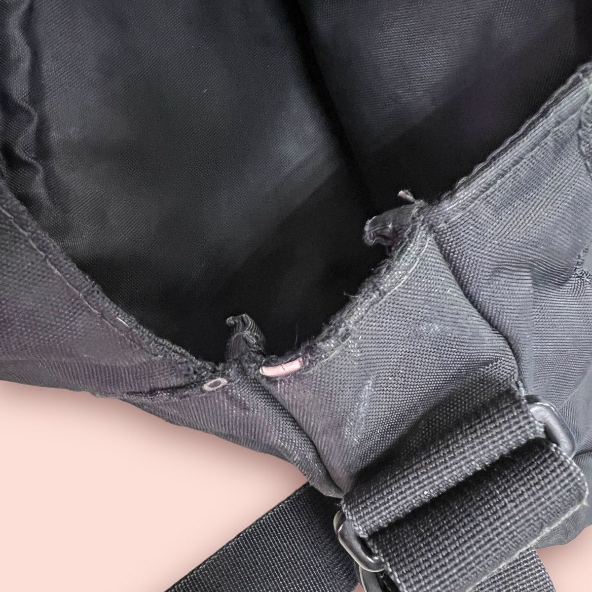 The North Face × Vintage Y2K THE NORTH FACE CROSSBODY SLING BAG Size ONE SIZE - 19 Thumbnail
