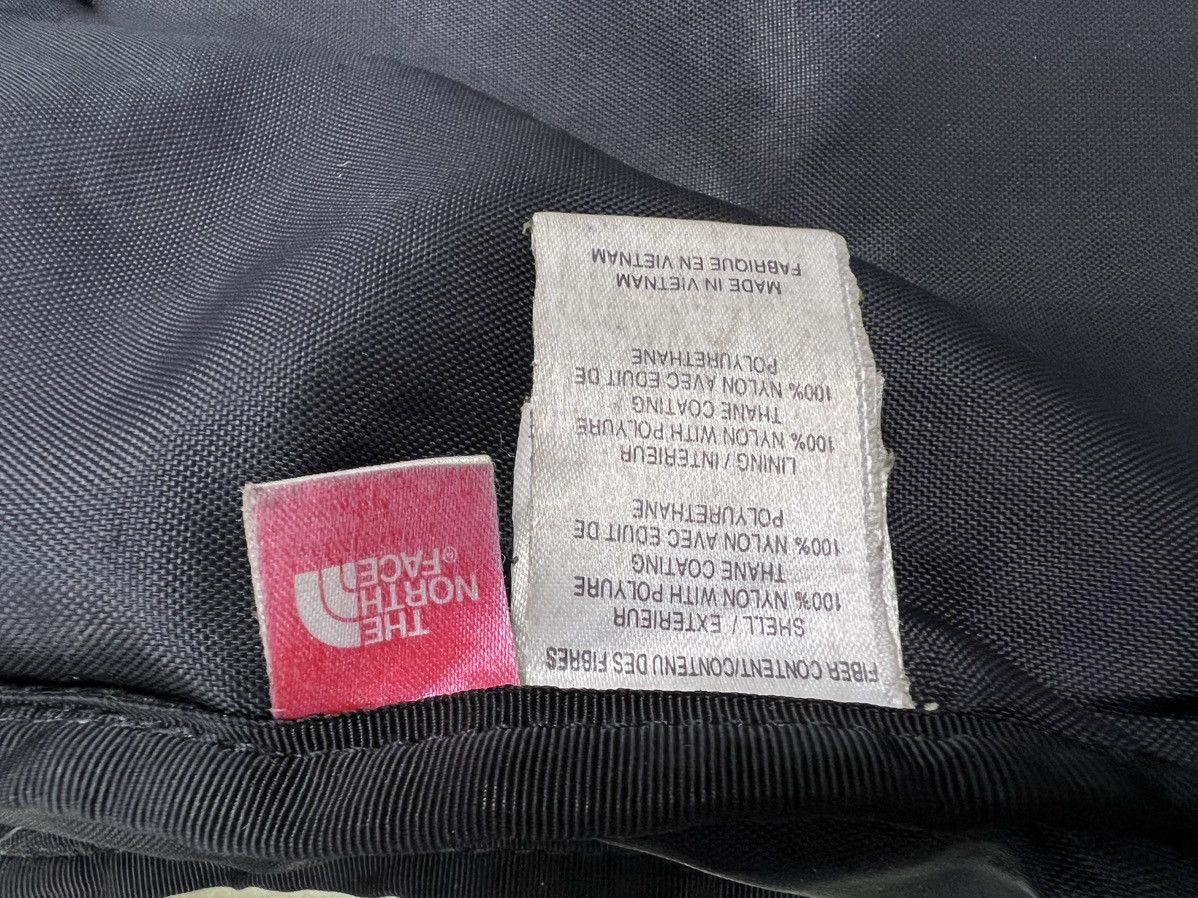 The North Face × Vintage Y2K THE NORTH FACE CROSSBODY SLING BAG Size ONE SIZE - 15 Thumbnail