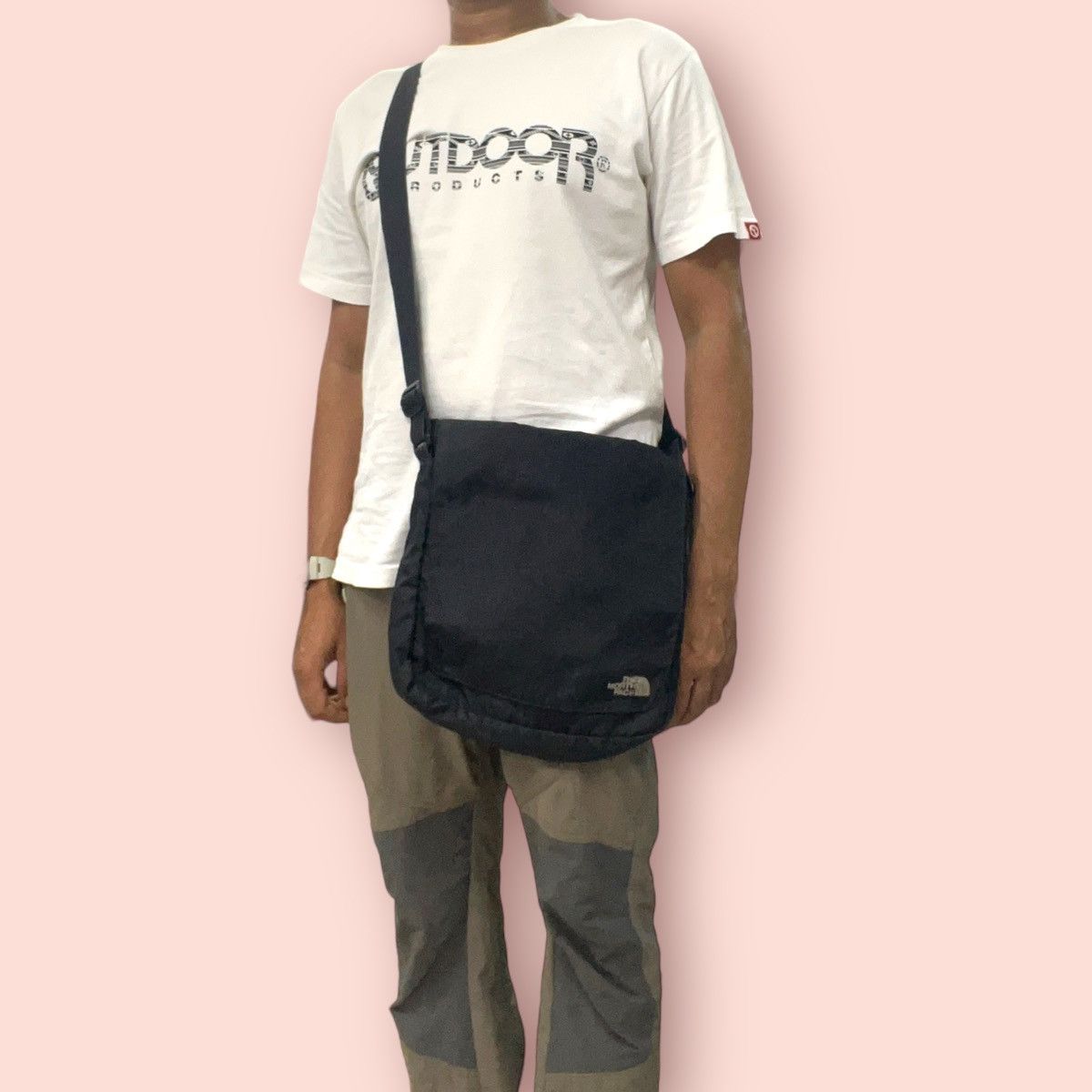 The North Face × Vintage Y2K THE NORTH FACE CROSSBODY SLING BAG Size ONE SIZE - 22 Thumbnail