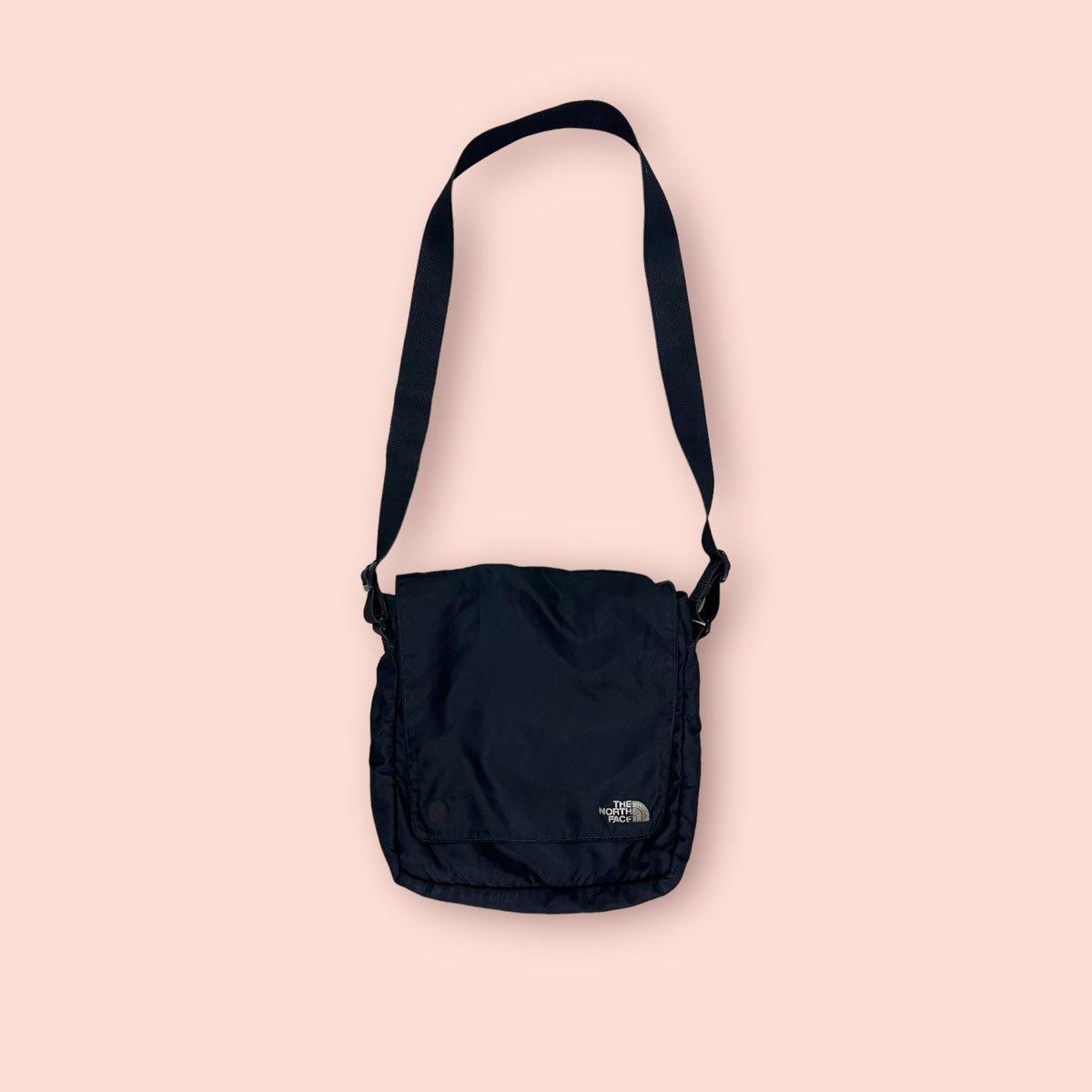 The North Face × Vintage Y2K THE NORTH FACE CROSSBODY SLING BAG Size ONE SIZE - 2 Thumbnail
