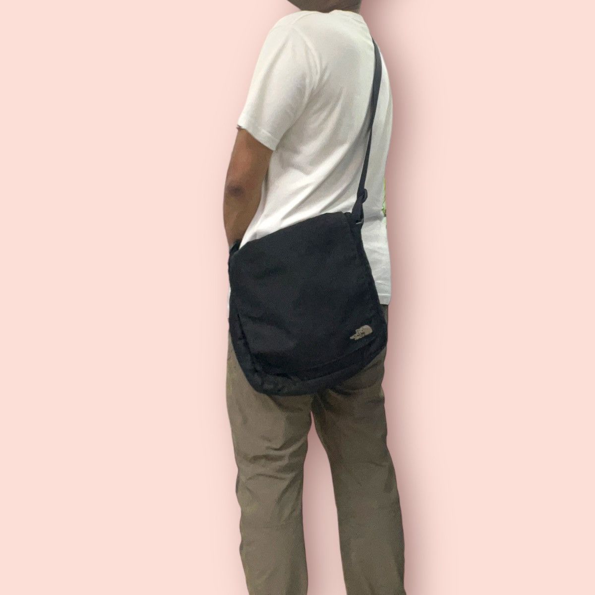The North Face × Vintage Y2K THE NORTH FACE CROSSBODY SLING BAG Size ONE SIZE - 25 Thumbnail
