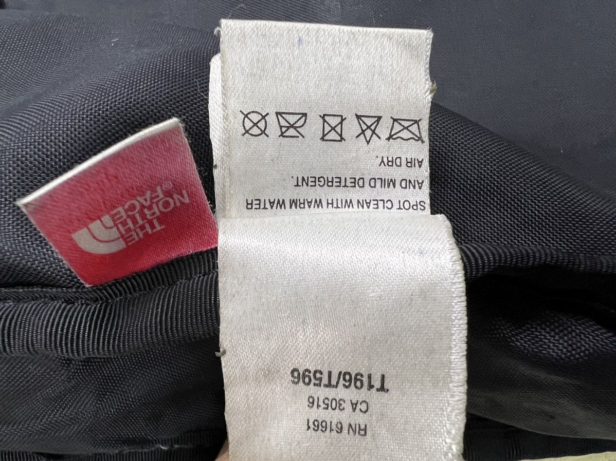 The North Face × Vintage Y2K THE NORTH FACE CROSSBODY SLING BAG Size ONE SIZE - 16 Thumbnail