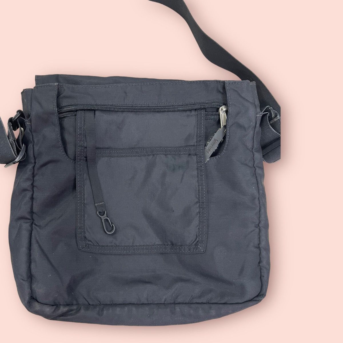 The North Face × Vintage Y2K THE NORTH FACE CROSSBODY SLING BAG Size ONE SIZE - 18 Thumbnail