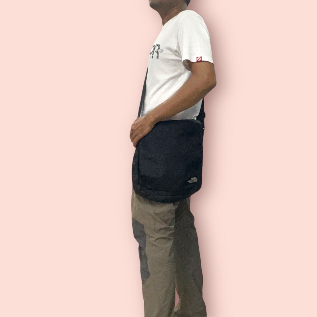 The North Face × Vintage Y2K THE NORTH FACE CROSSBODY SLING BAG Size ONE SIZE - 24 Thumbnail