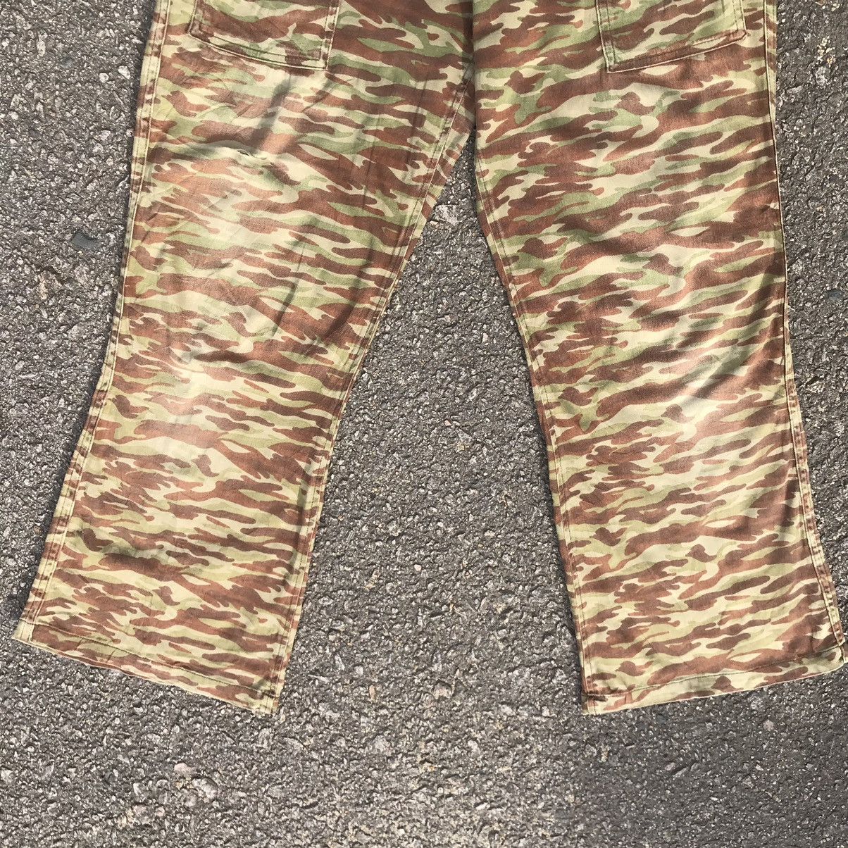 Japanese Brand Vintage Livre Claire Camo 8 Pocket Flare Bush Pants Size US 30 / EU 46 - 3 Thumbnail