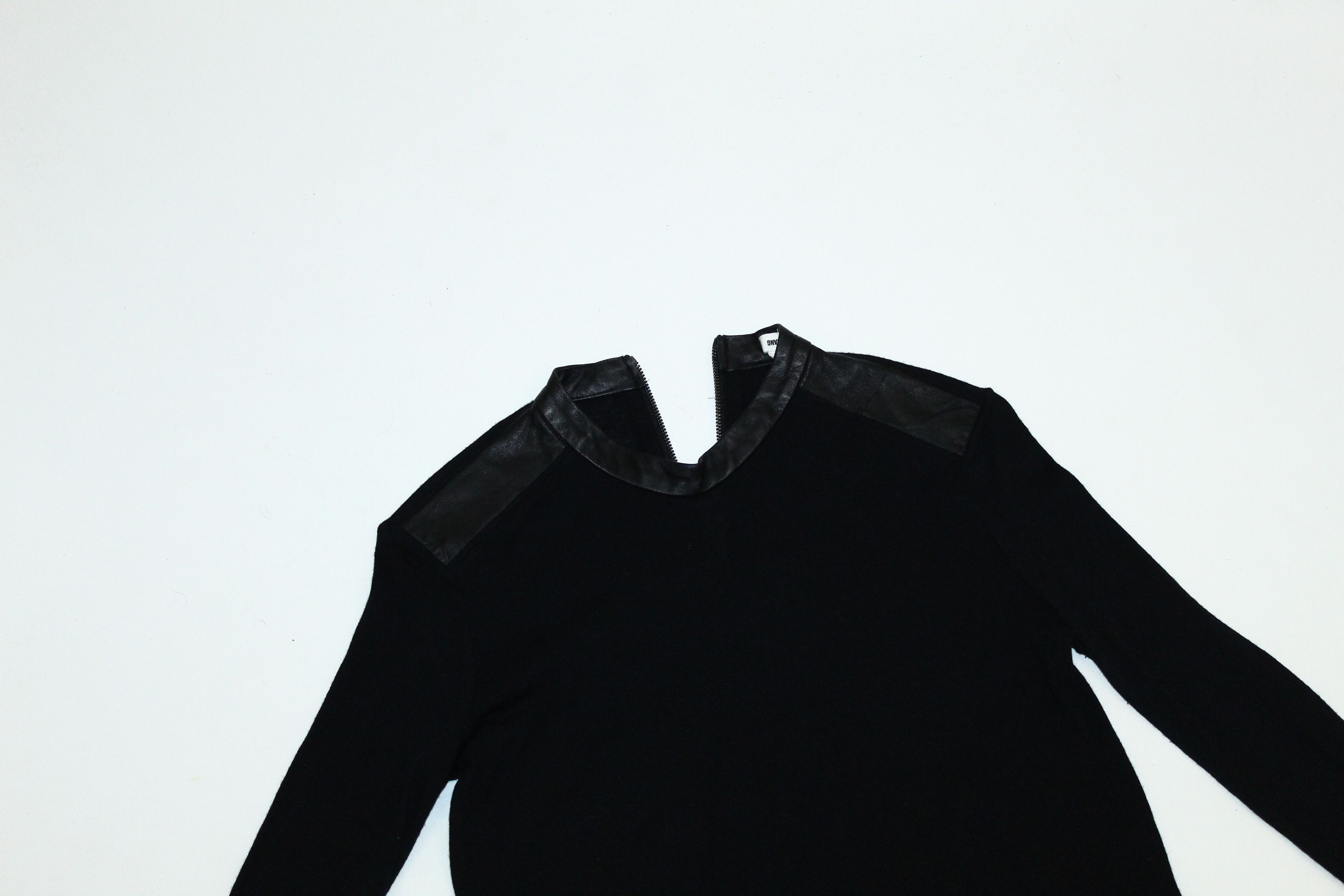 Helmut Lang Helmut Lang "Angora Cozy" Sweater Mute Black Leather Trim Size XS / US 0-2 / IT 36-38 - 9 Thumbnail