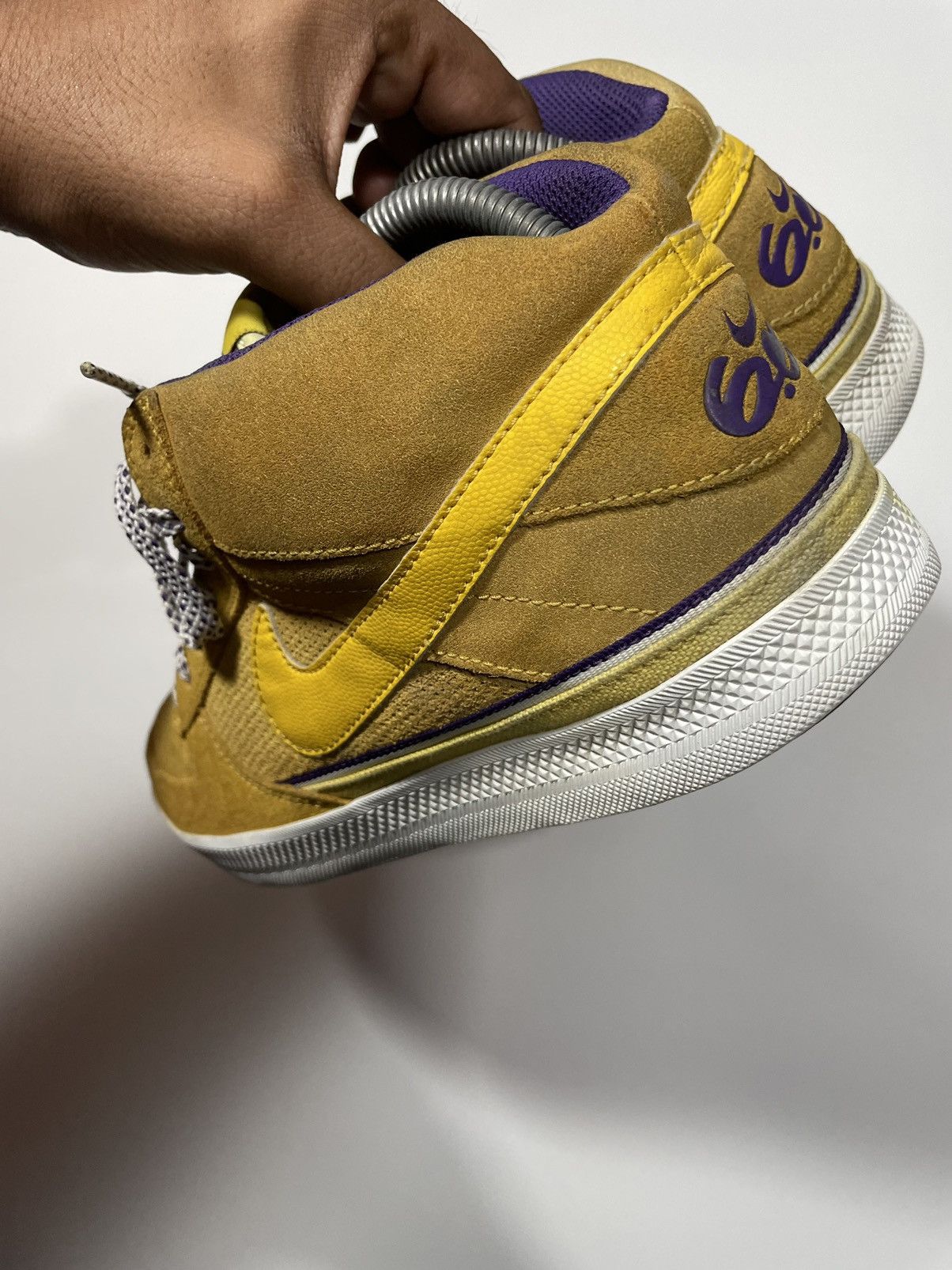 Vintage Vintage Nike 6.0 Mavrk Mid Lakers Yellow Purple Size US 8.5 / EU 41-42 - 9 Thumbnail