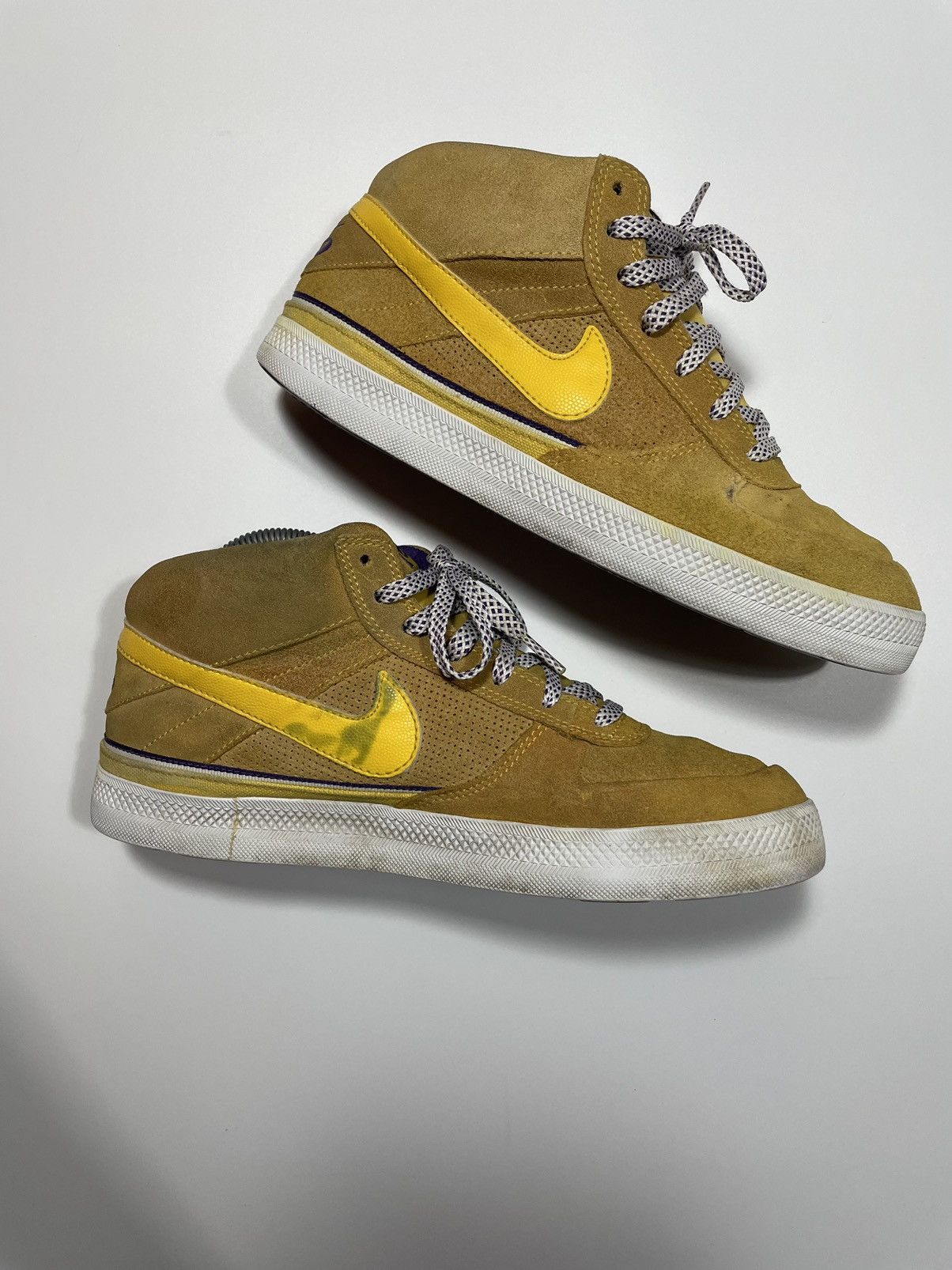 Vintage Vintage Nike 6.0 Mavrk Mid Lakers Yellow Purple Size US 8.5 / EU 41-42 - 5 Thumbnail
