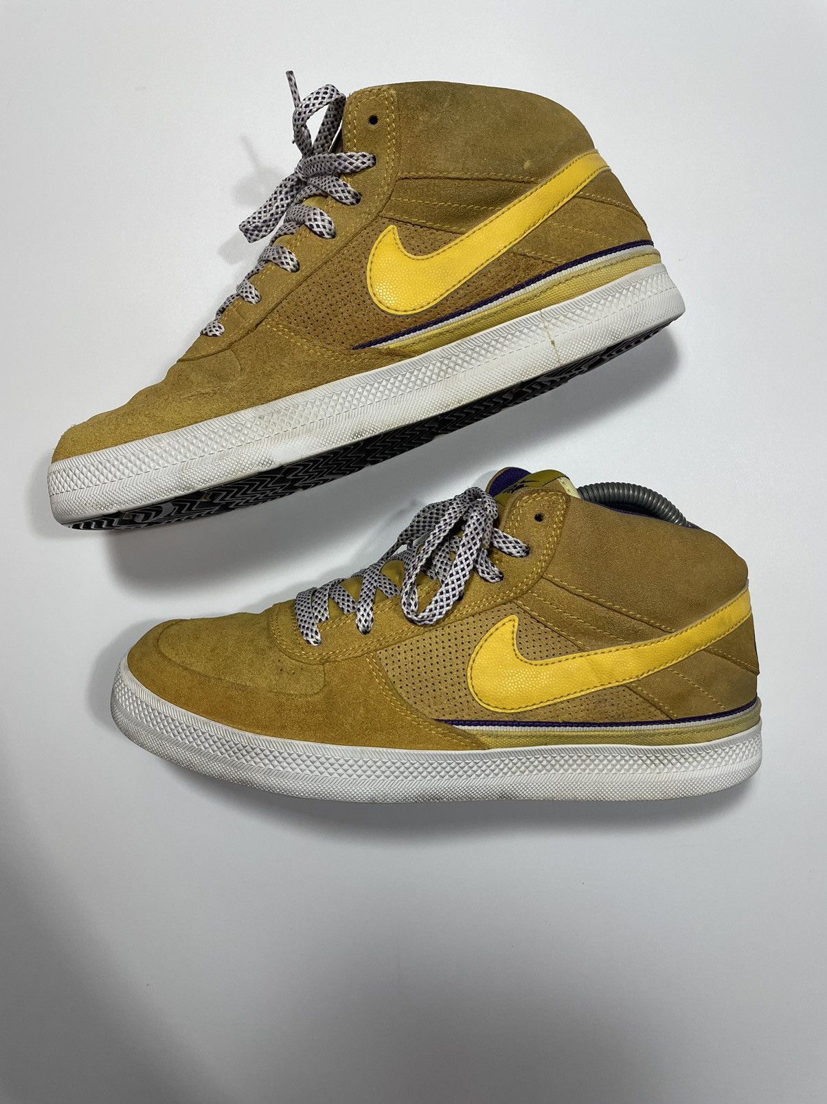 Vintage Vintage Nike 6.0 Mavrk Mid Lakers Yellow Purple Size US 8.5 / EU 41-42 - 3 Thumbnail