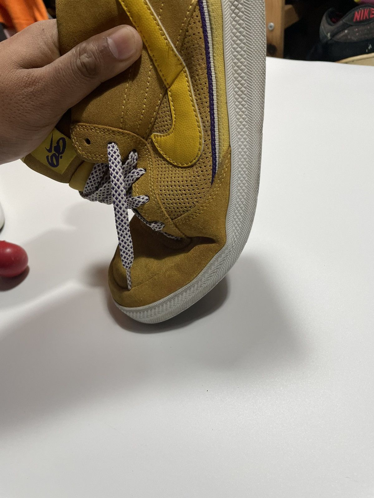 Vintage Vintage Nike 6.0 Mavrk Mid Lakers Yellow Purple Size US 8.5 / EU 41-42 - 15 Thumbnail