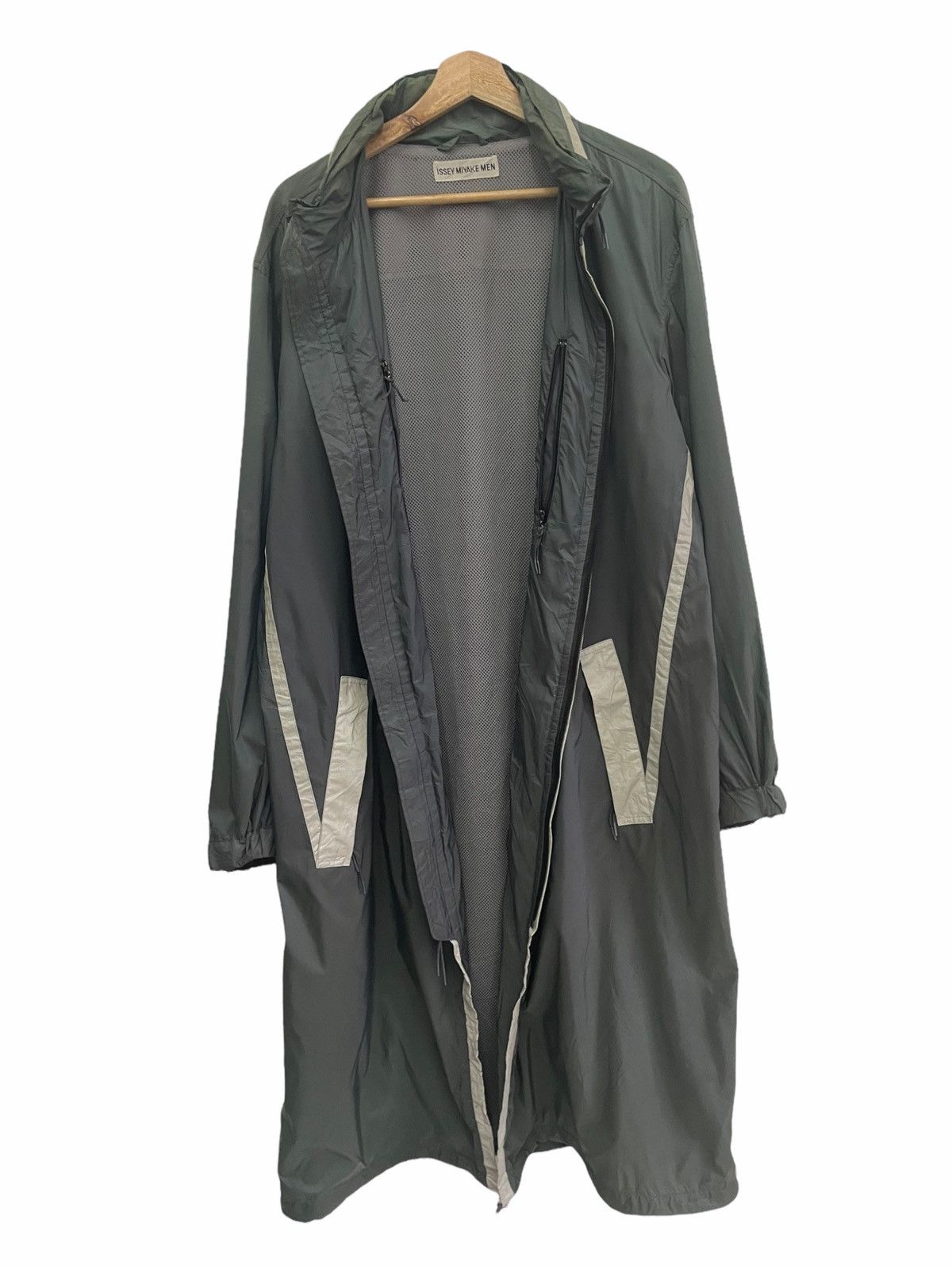 Issey Miyake 💥 AW94 RUNWAY ISSEY MIYAKE MEN NYLON LONG JACKET Size US L / EU 52-54 / 3 - 5 Thumbnail