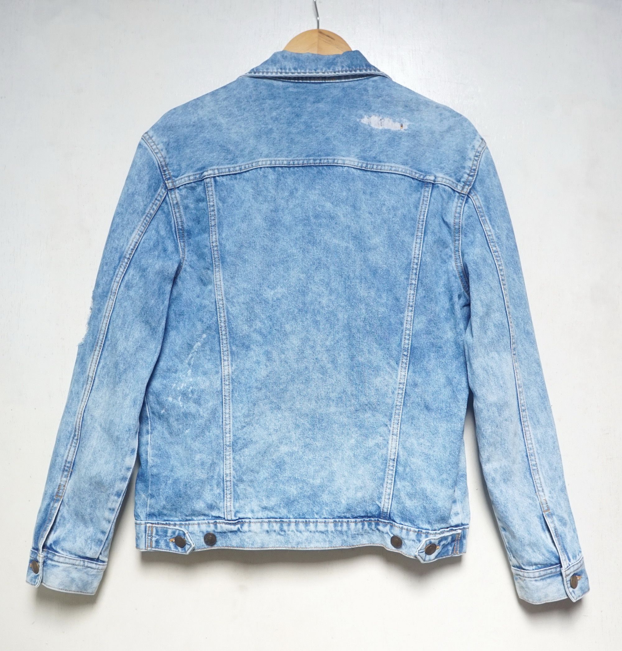 Divided × H&M H&M DIVIDED Ripped Distressed Denim Jacket Size US S / EU 44-46 / 1 - 3 Thumbnail