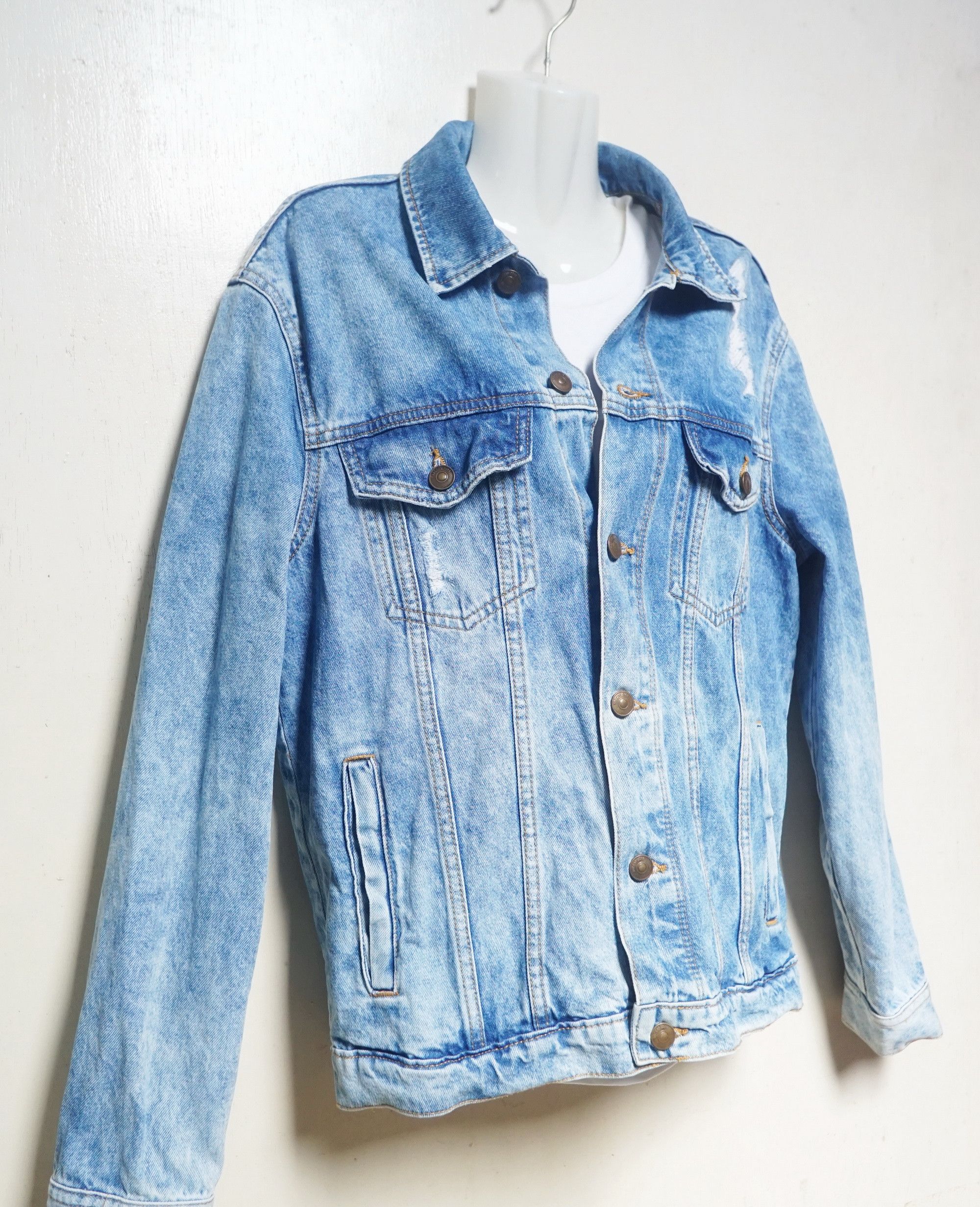 Divided × H&M H&M DIVIDED Ripped Distressed Denim Jacket Size US S / EU 44-46 / 1 - 14 Thumbnail
