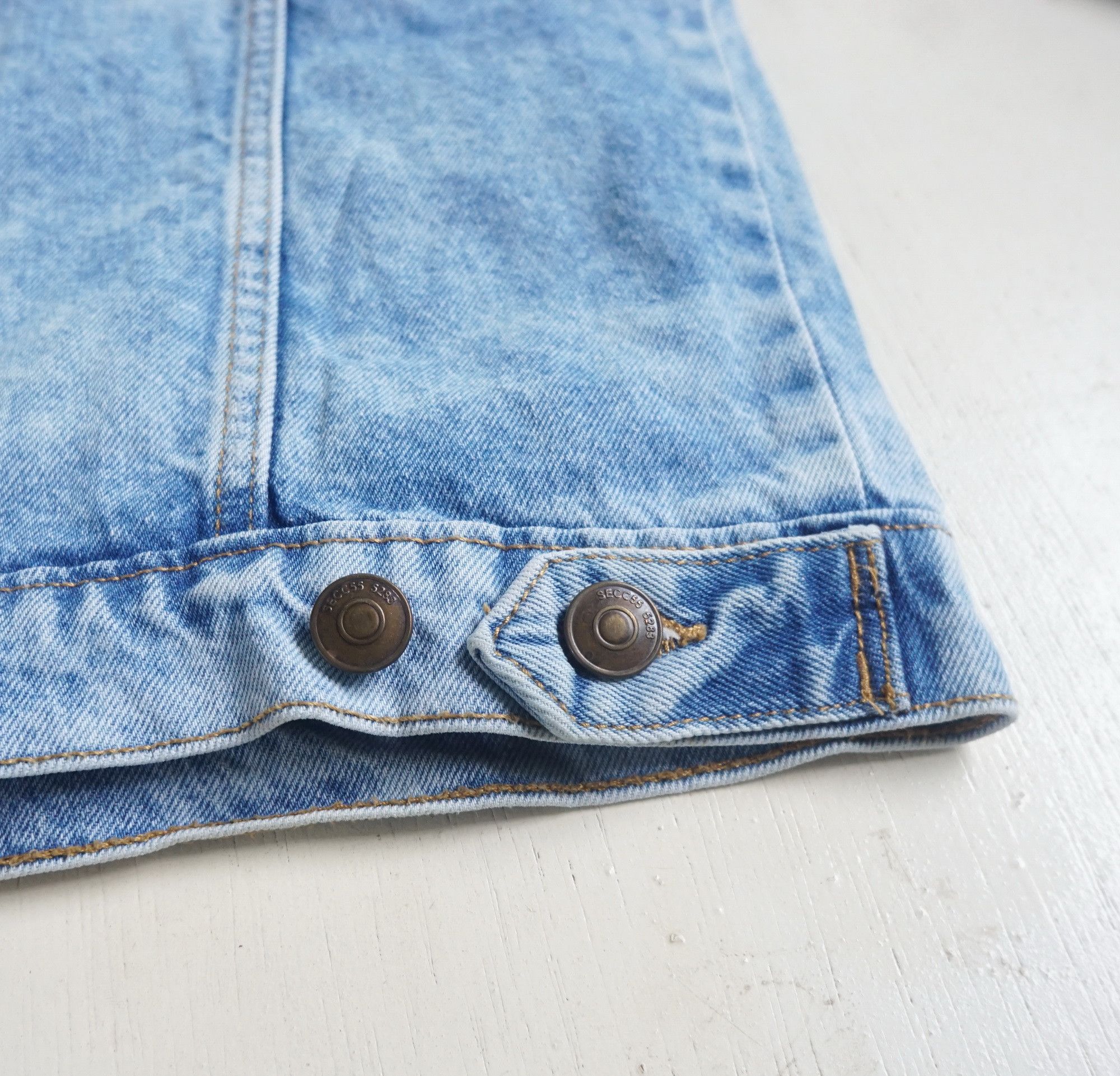 Divided × H&M H&M DIVIDED Ripped Distressed Denim Jacket Size US S / EU 44-46 / 1 - 7 Thumbnail