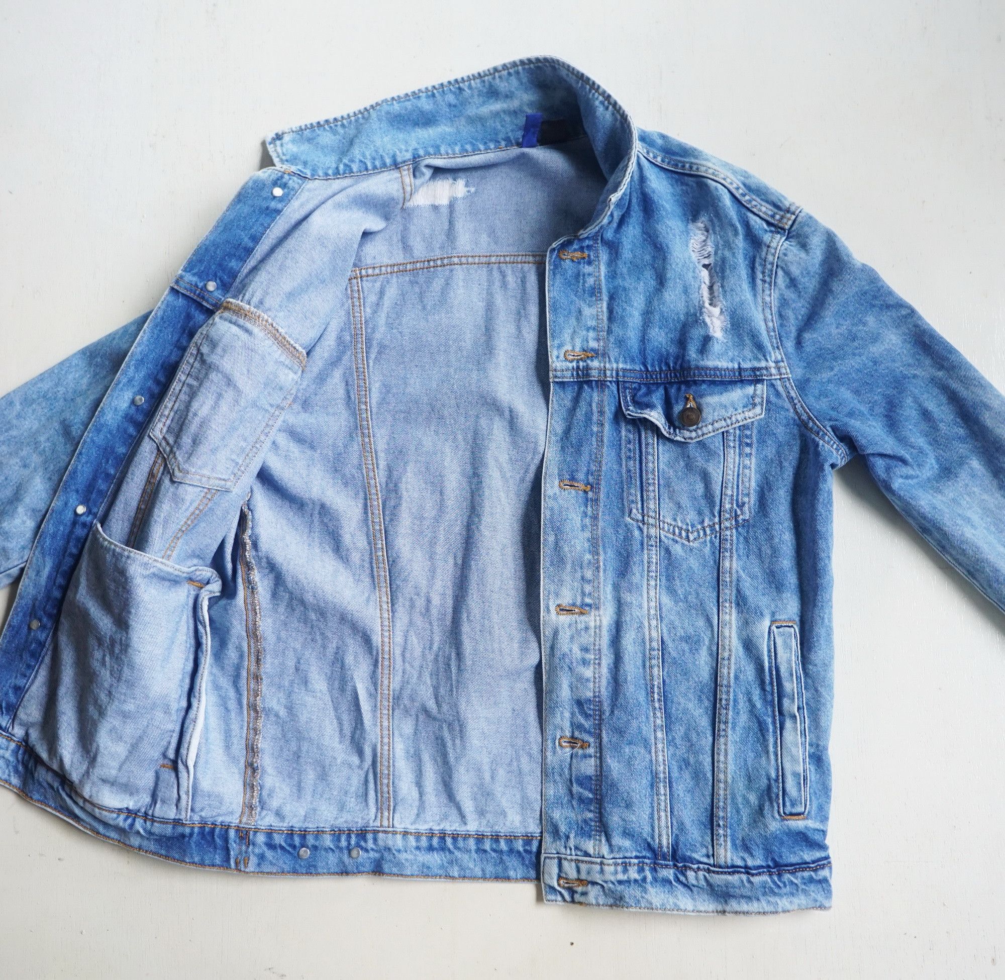 Divided × H&M H&M DIVIDED Ripped Distressed Denim Jacket Size US S / EU 44-46 / 1 - 8 Thumbnail