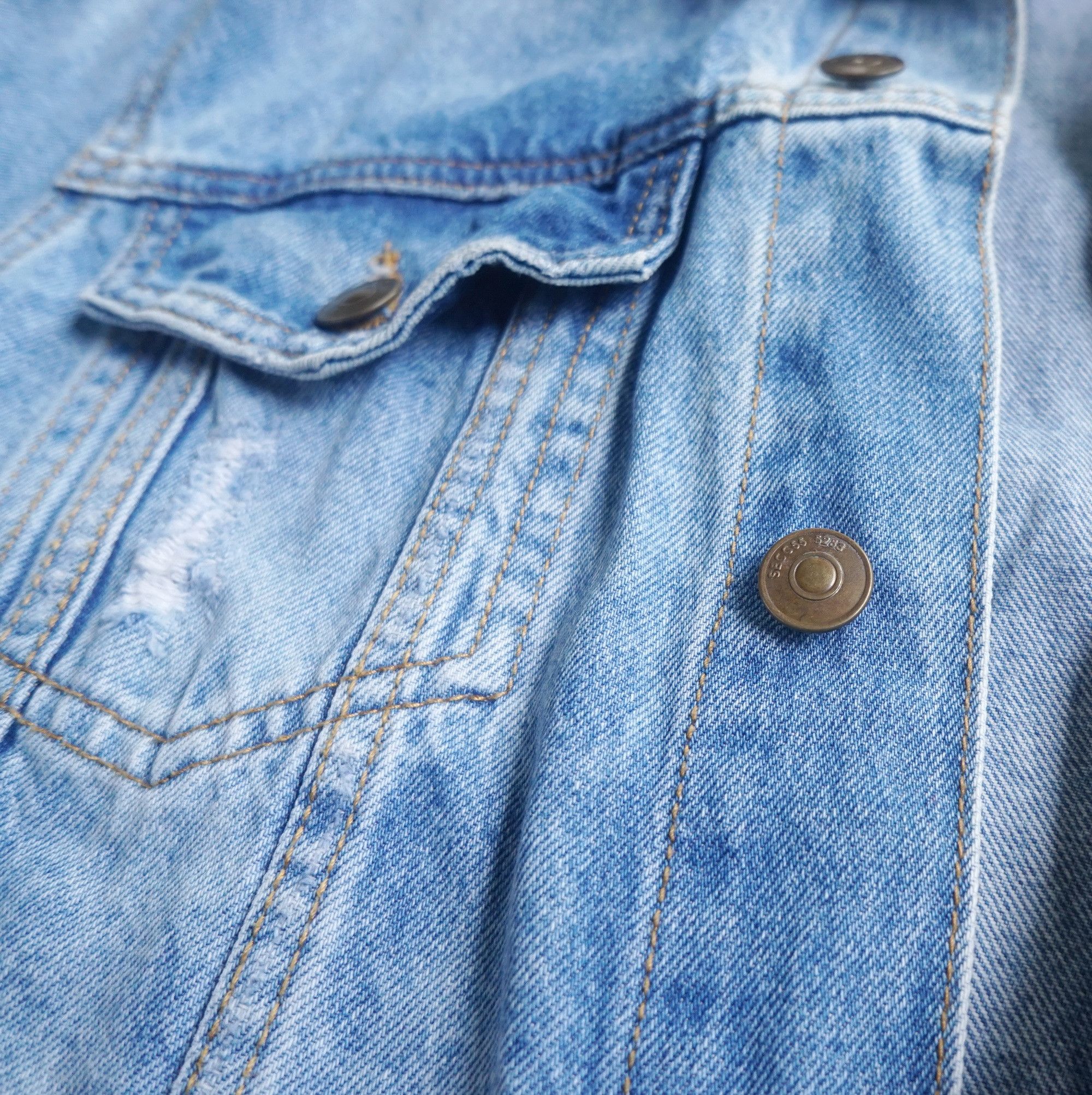 Divided × H&M H&M DIVIDED Ripped Distressed Denim Jacket Size US S / EU 44-46 / 1 - 6 Thumbnail