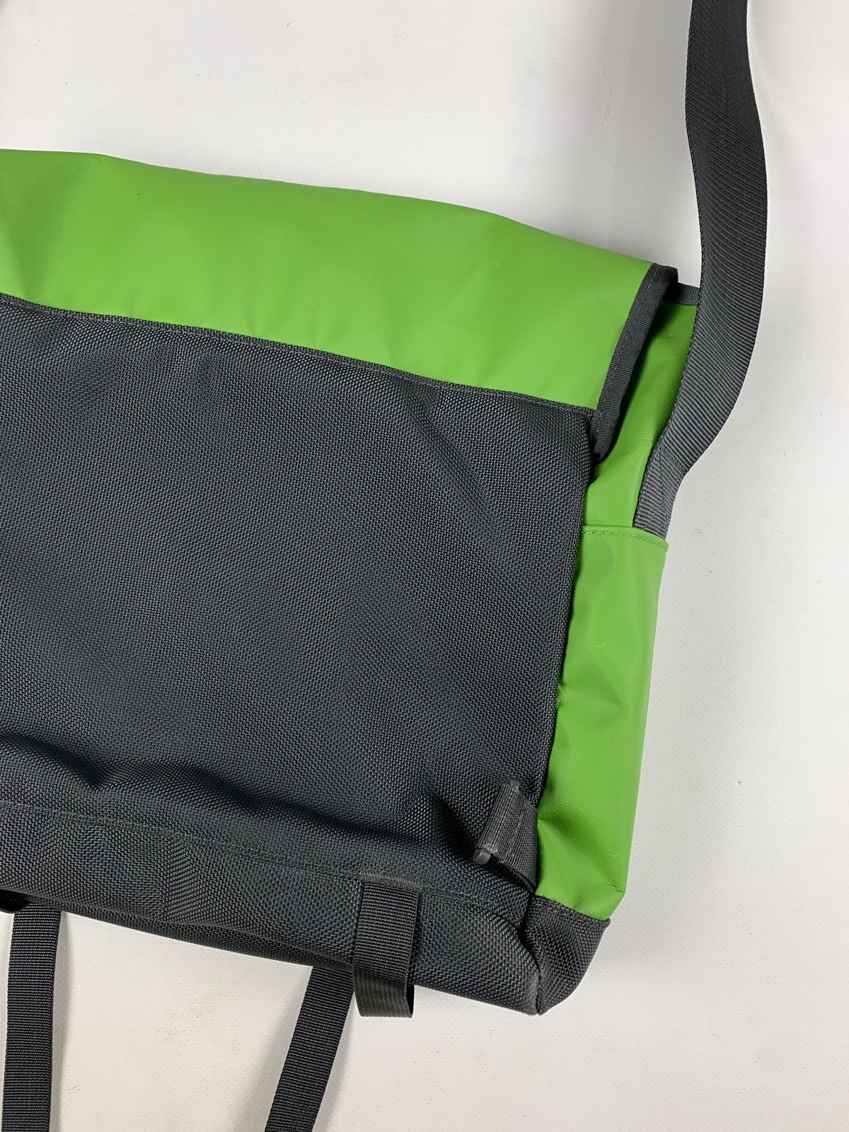 The North Face Vintage The North Face Purple Crossbody Messenger Bag Size ONE SIZE - 16 Thumbnail