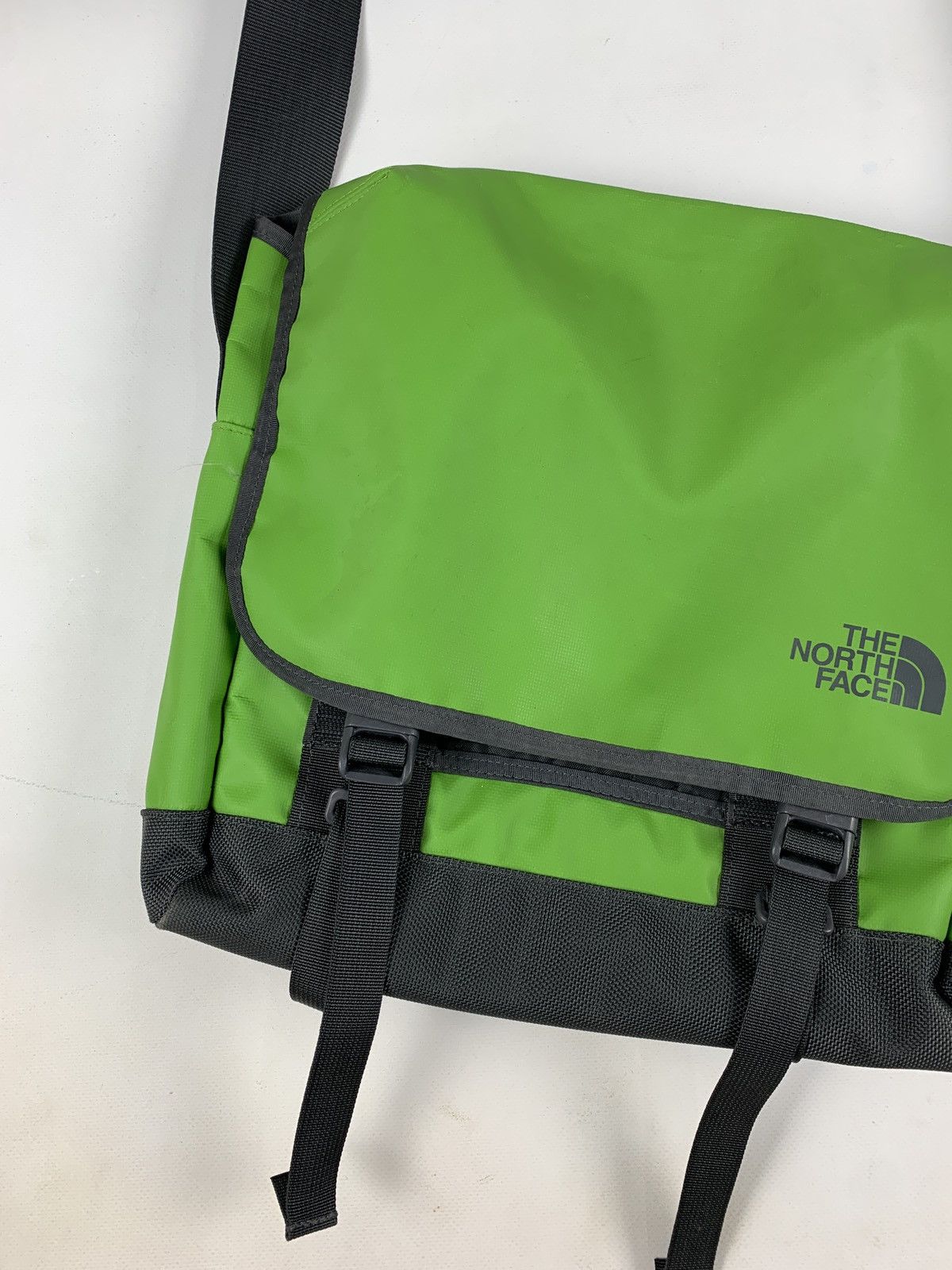 The North Face Vintage The North Face Purple Crossbody Messenger Bag Size ONE SIZE - 8 Thumbnail