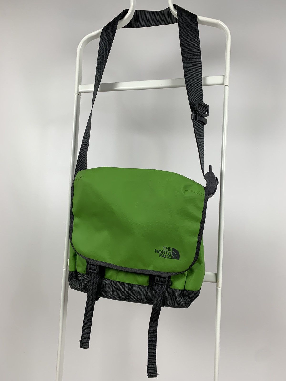 The North Face Vintage The North Face Purple Crossbody Messenger Bag Size ONE SIZE - 3 Thumbnail