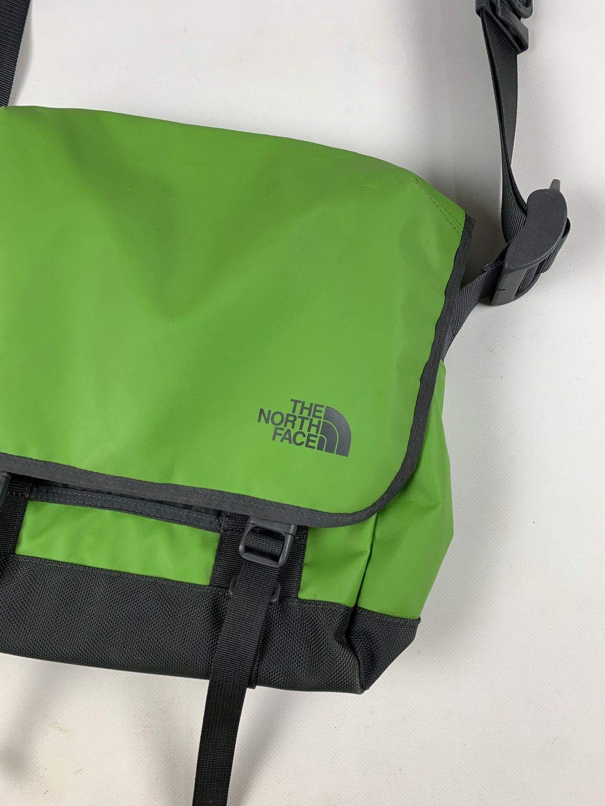 The North Face Vintage The North Face Purple Crossbody Messenger Bag Size ONE SIZE - 9 Thumbnail