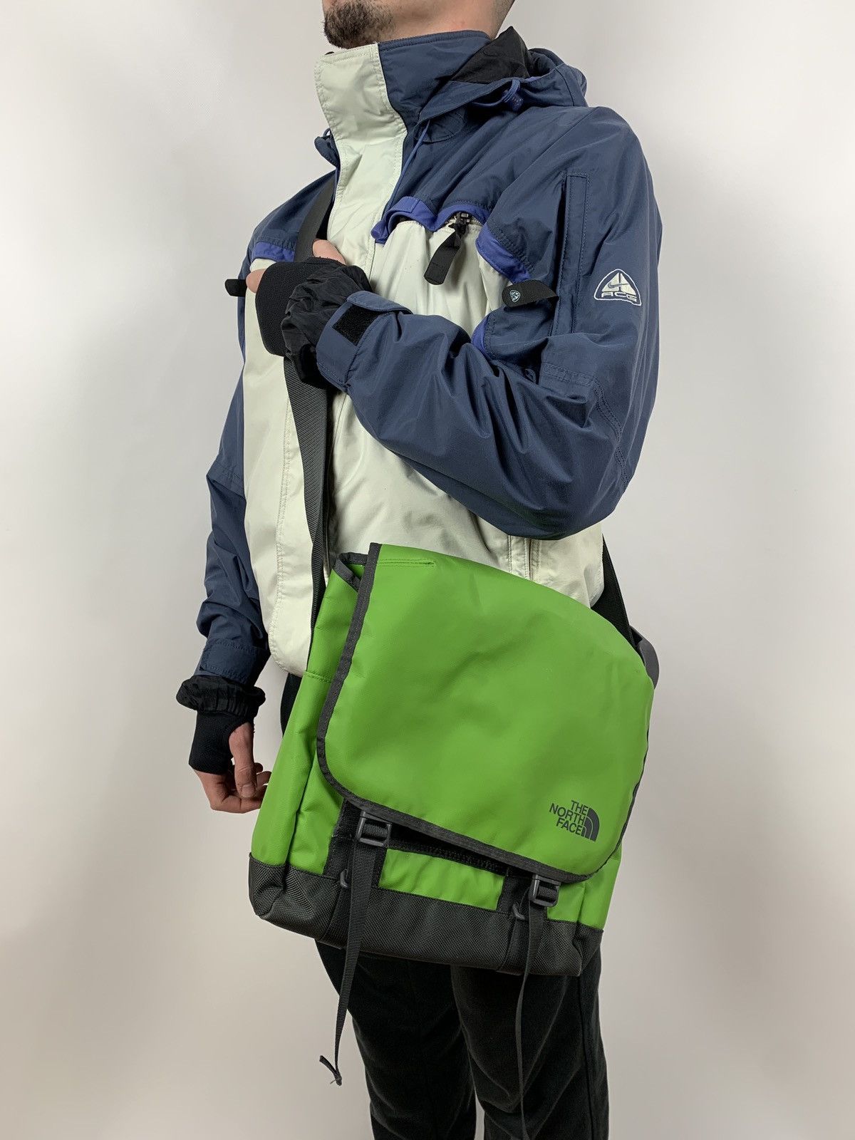 The North Face Vintage The North Face Purple Crossbody Messenger Bag Size ONE SIZE - 2 Thumbnail