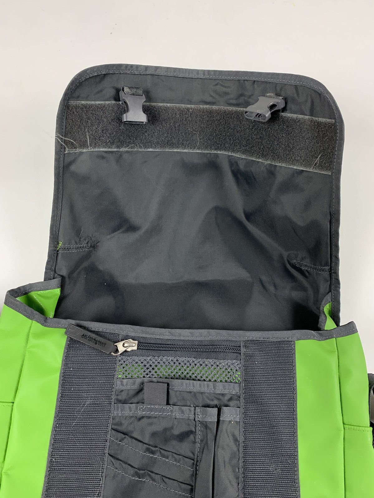 The North Face Vintage The North Face Purple Crossbody Messenger Bag Size ONE SIZE - 21 Thumbnail