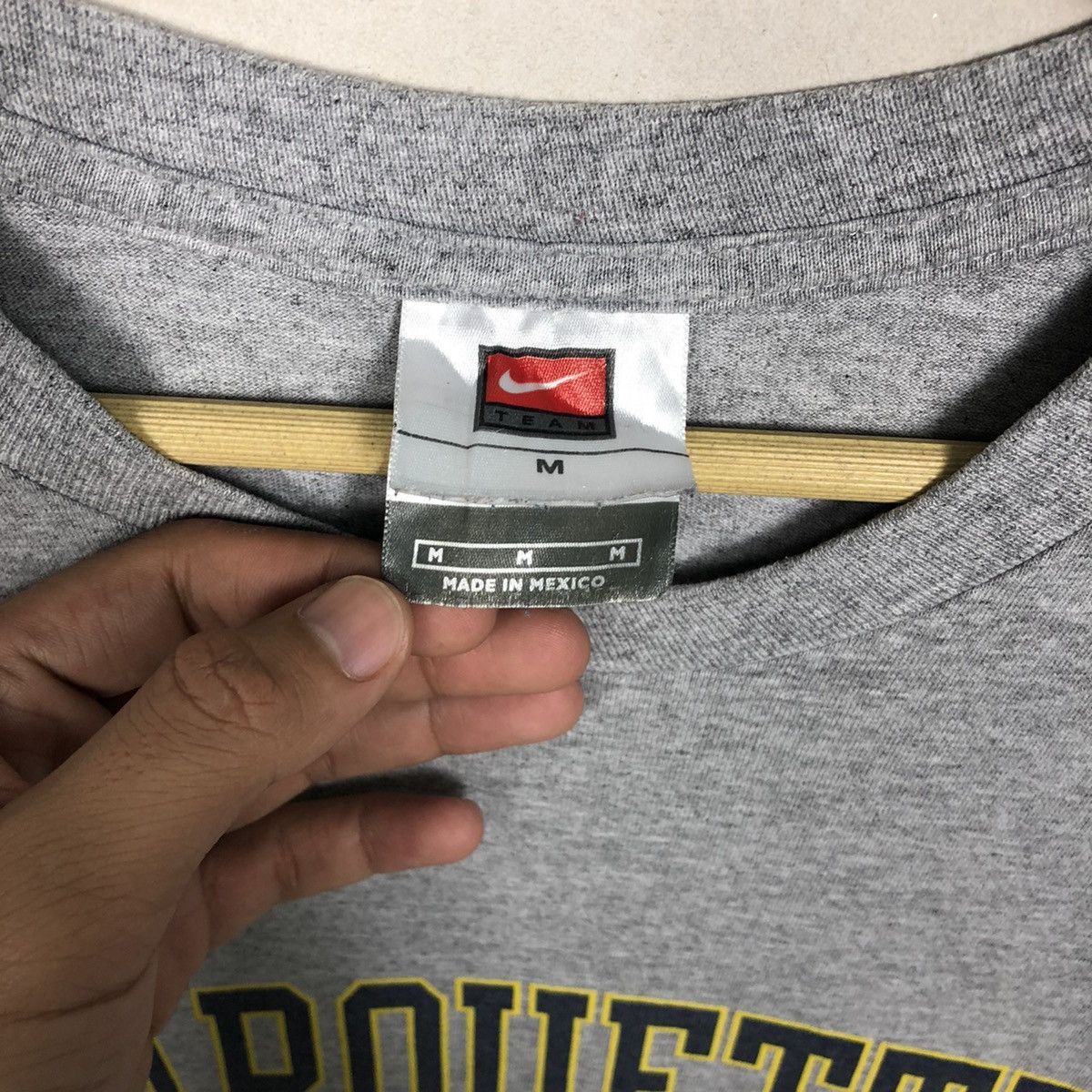 Nike Vintage Y2K Nike Marquette Grey Shirt Size US M / EU 48-50 / 2 - 4 Thumbnail