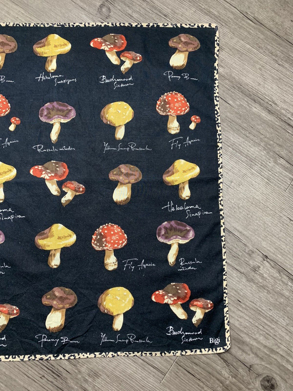 BIGI Bigi Handkerchief Neckerchief Bandana Scarf. Size ONE SIZE - 3 Thumbnail