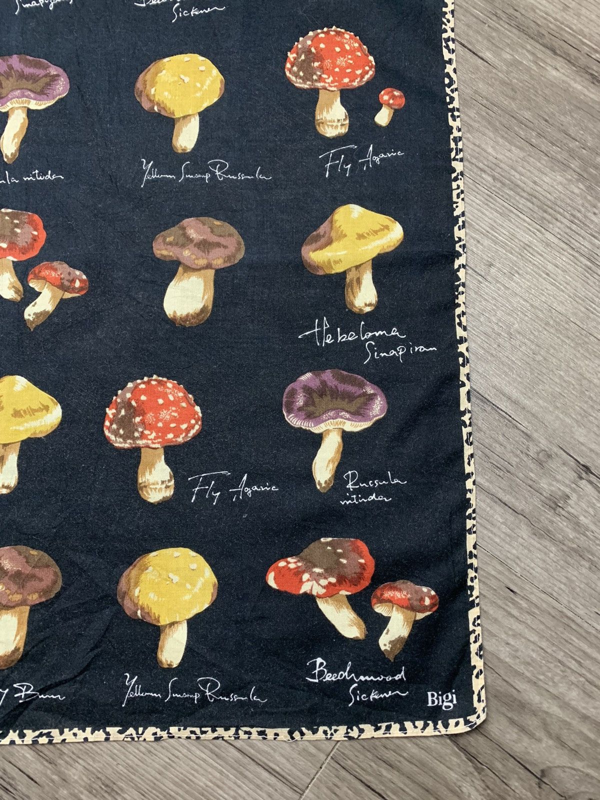 BIGI Bigi Handkerchief Neckerchief Bandana Scarf. Size ONE SIZE - 2 Thumbnail