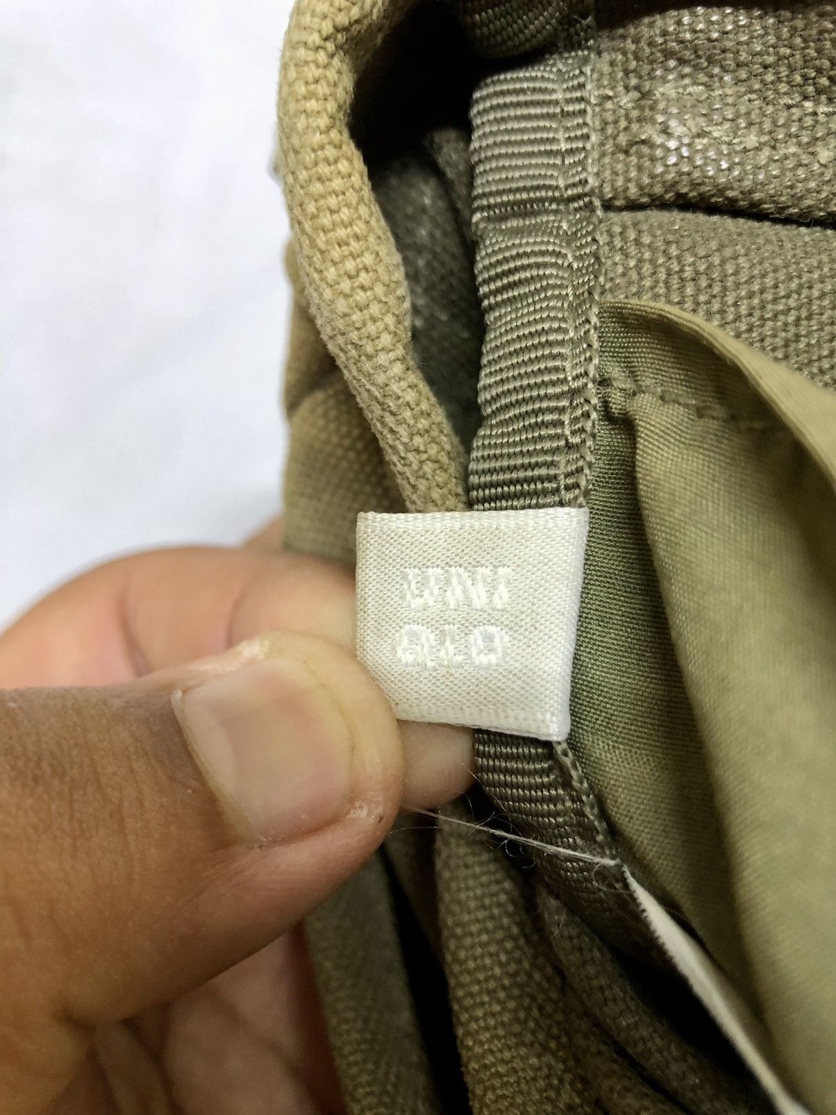 Uniqlo Uniqlo fabric cotton sling bag army green Size ONE SIZE - 8 Thumbnail