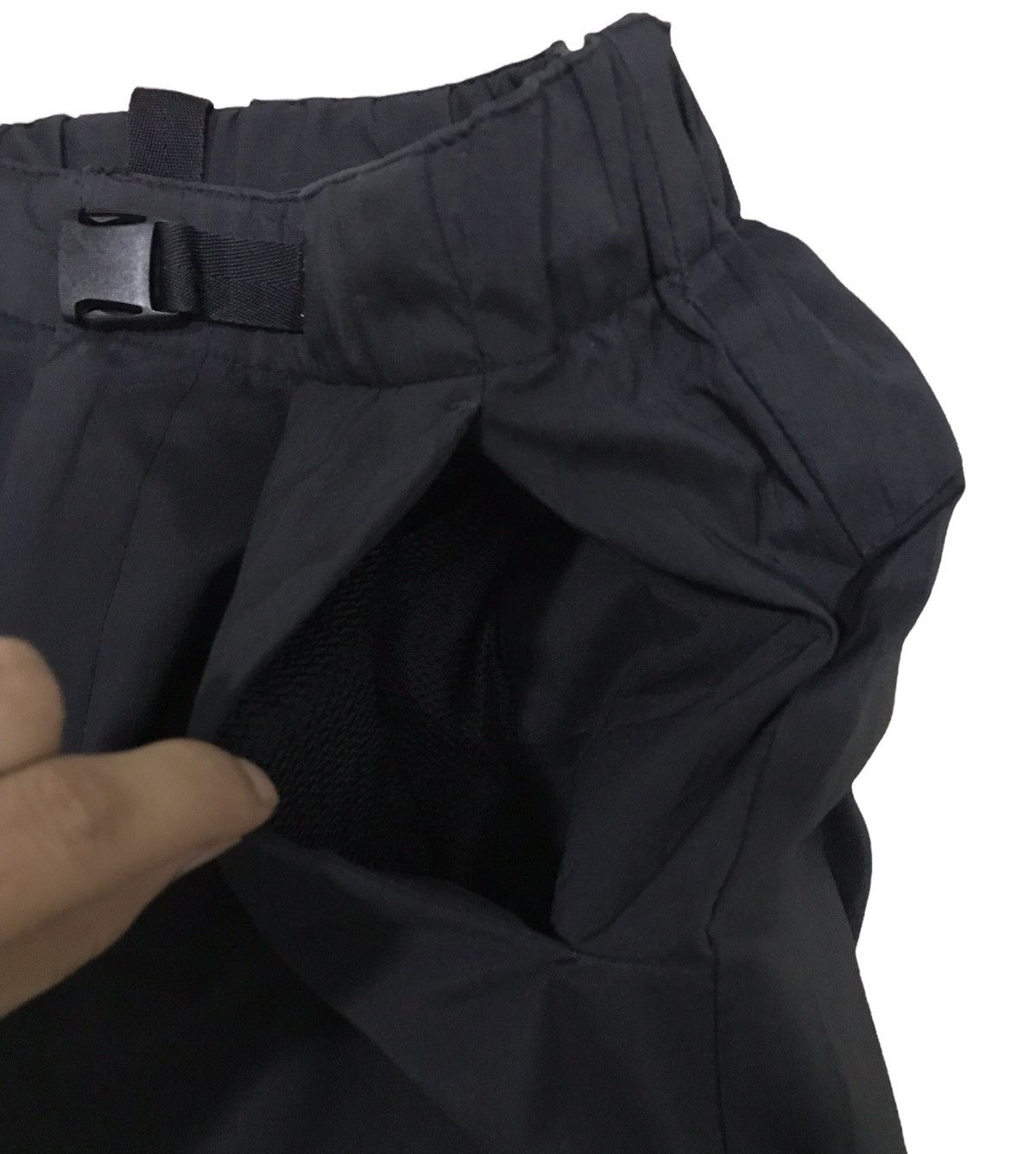 Uniqlo UNIQLO SHORT PANTS Size US 32 / EU 48 - 6 Thumbnail
