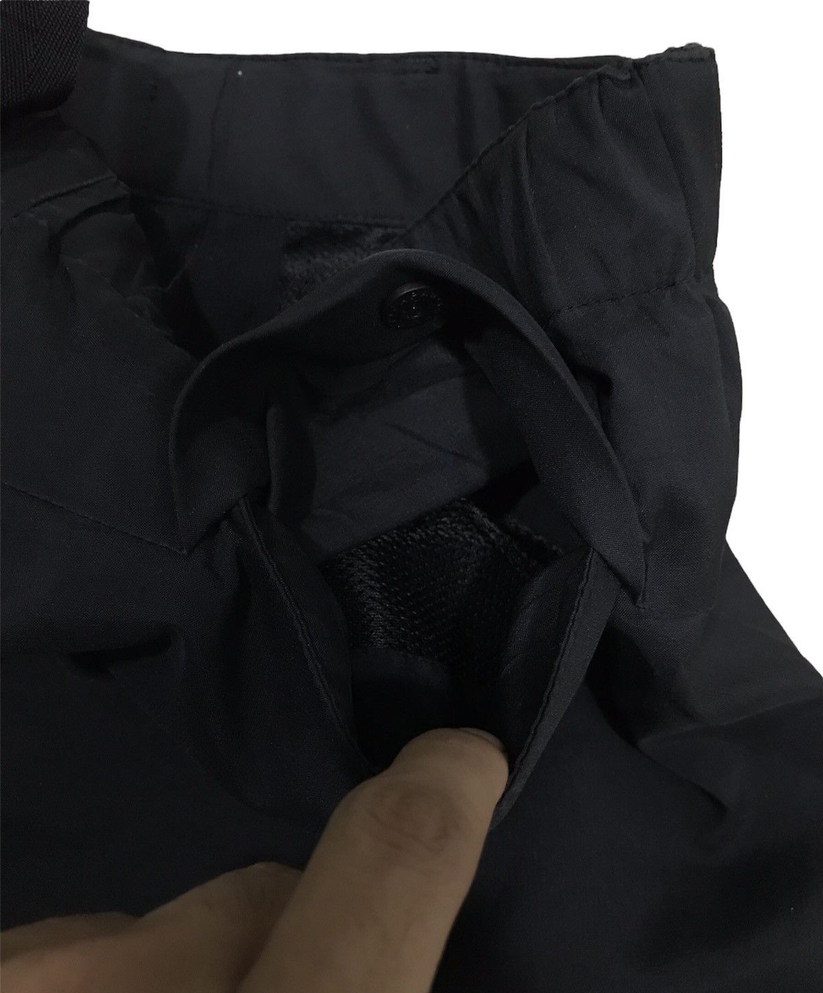 Uniqlo UNIQLO SHORT PANTS Size US 32 / EU 48 - 8 Thumbnail