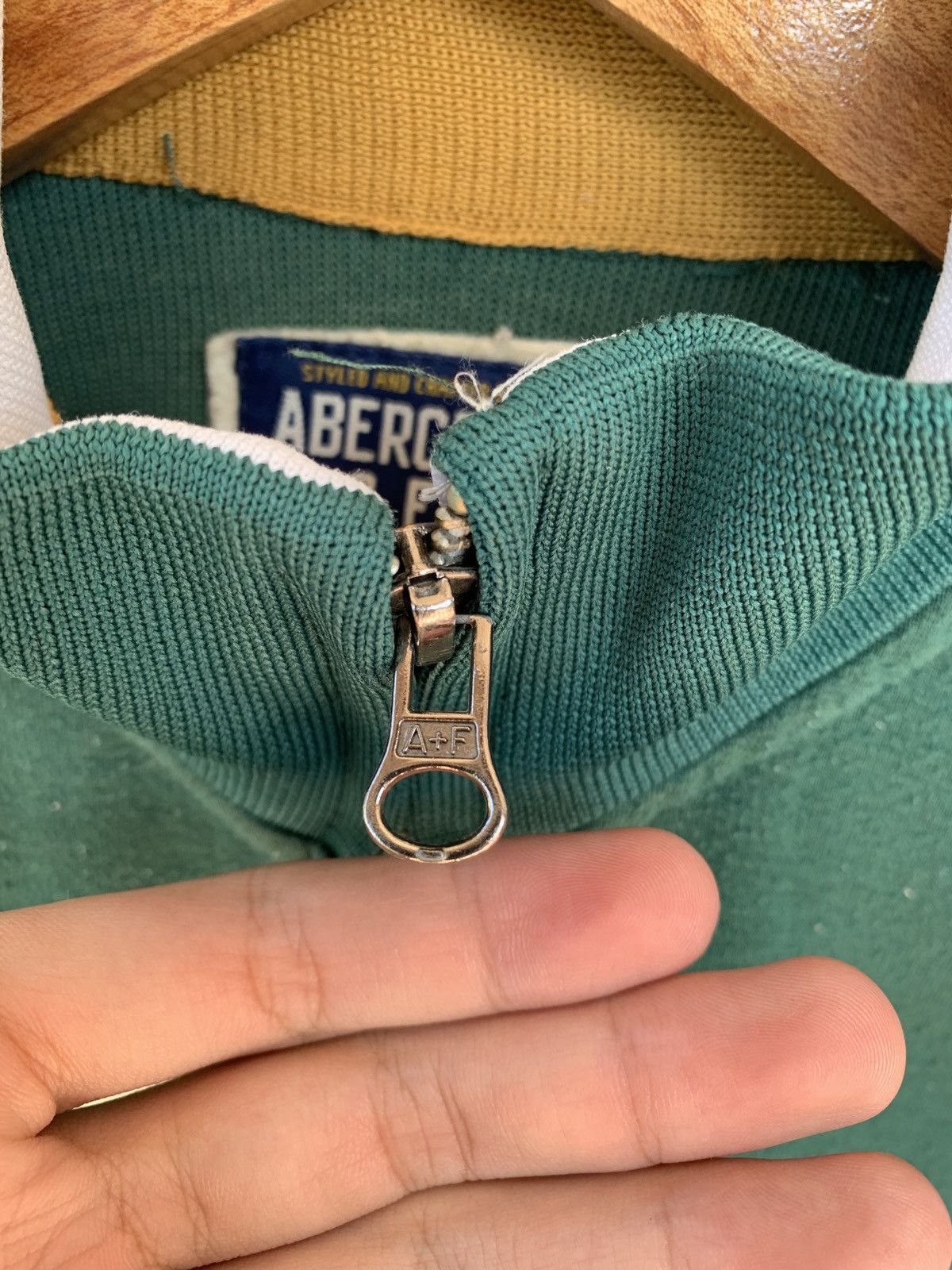 Abercrombie & Fitch Vintage Abercrombie & Fitch Big Logo Tracktop Nice Design Size US L / EU 52-54 / 3 - 5 Thumbnail
