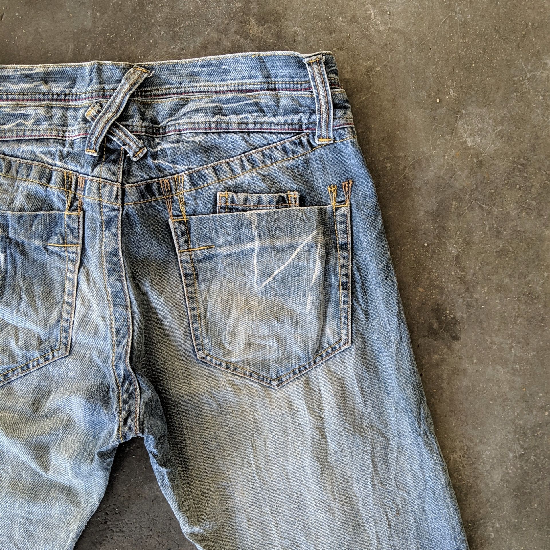 Japanese Brand Vintage Japanese Faded Distressed Denim Jeans Pants Size US 31 - 13 Thumbnail