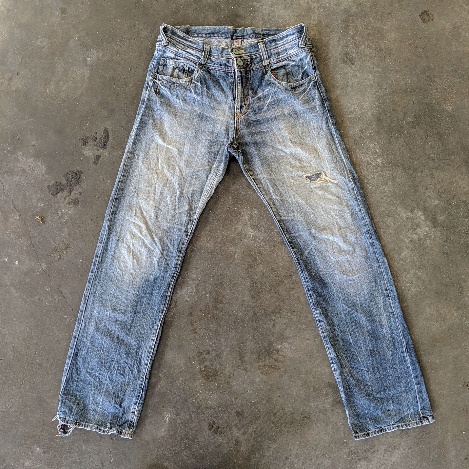 Japanese Brand Vintage Japanese Faded Distressed Denim Jeans Pants Size US 31 - 1 Thumbnail