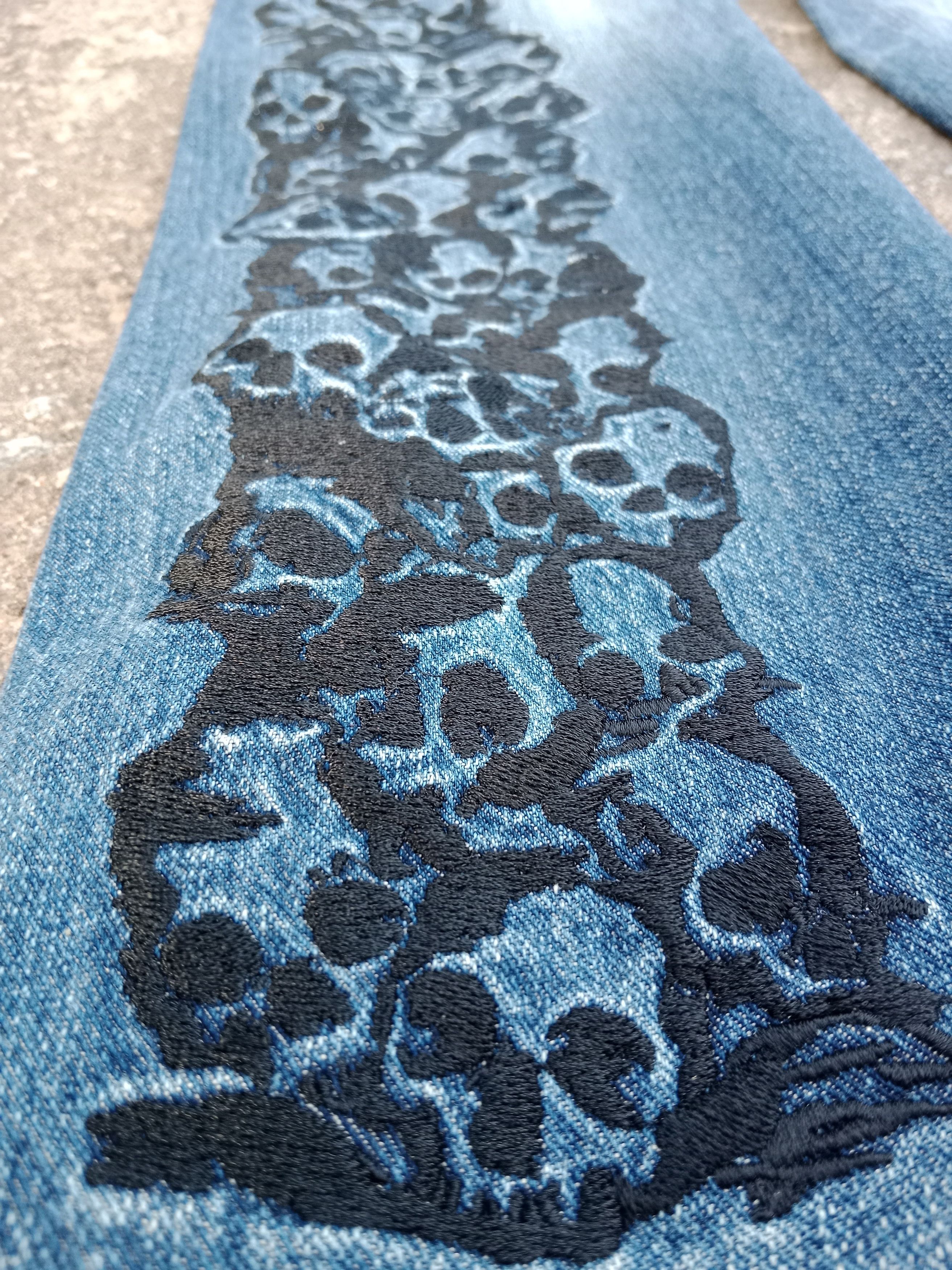 20471120 RARE💦Algonquins Multi Skulls Embroidered Denim Size US 31 - 6 Thumbnail