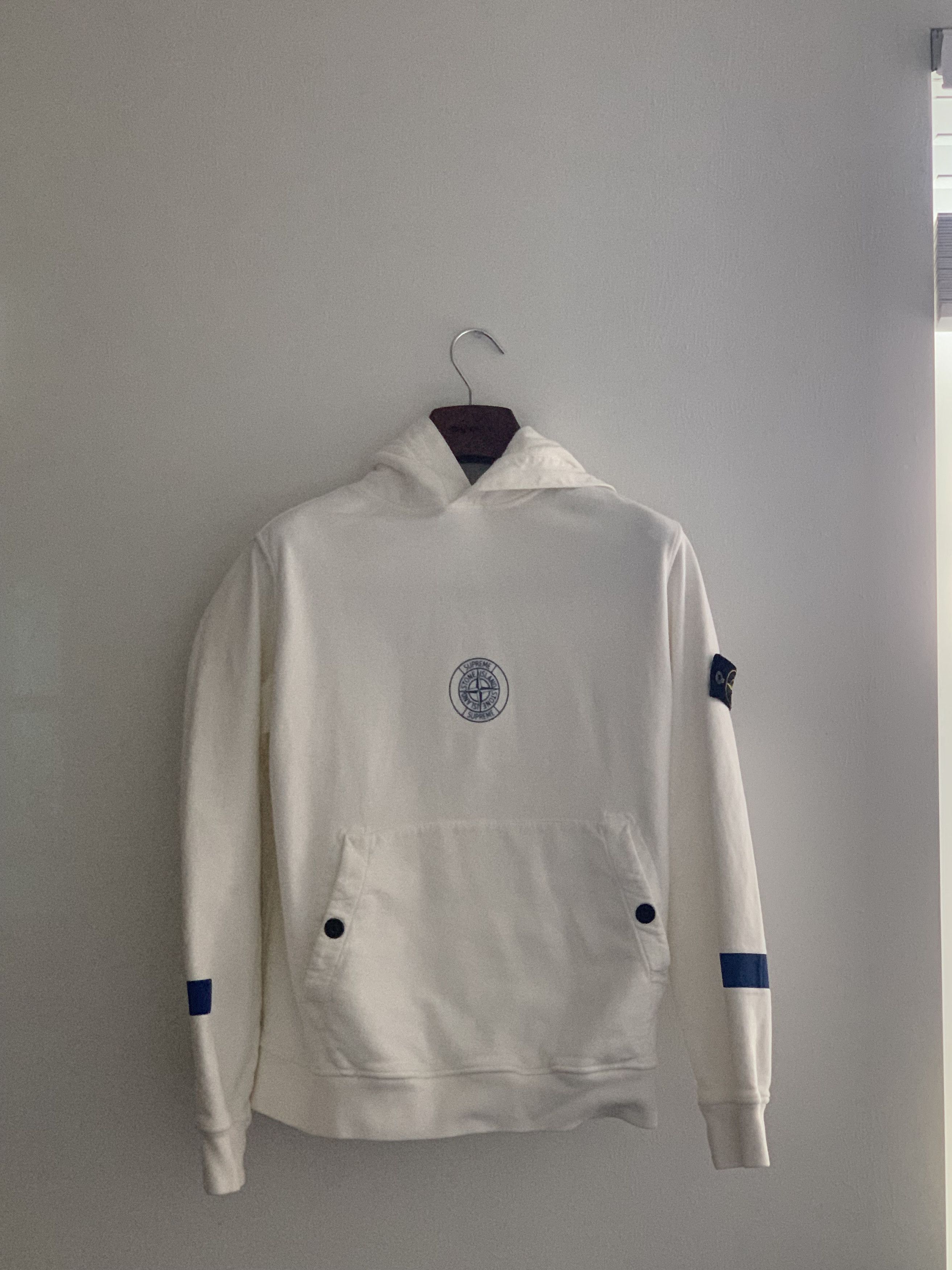 Supreme stone outlet island hoodie white